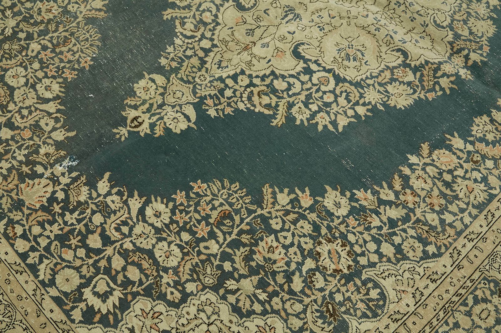 photo furniture Handmade Vintage Large Area Rug 280 Cm X 202 Cm