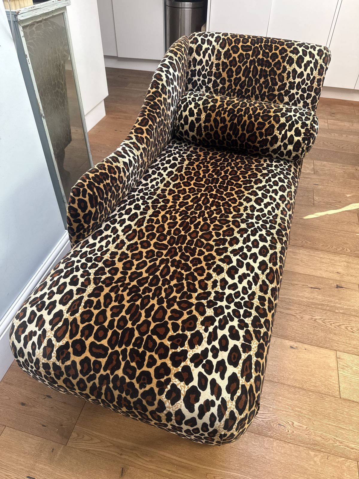 Chaise Longue Sofa In Velvet Leopard Skin photo 350.0