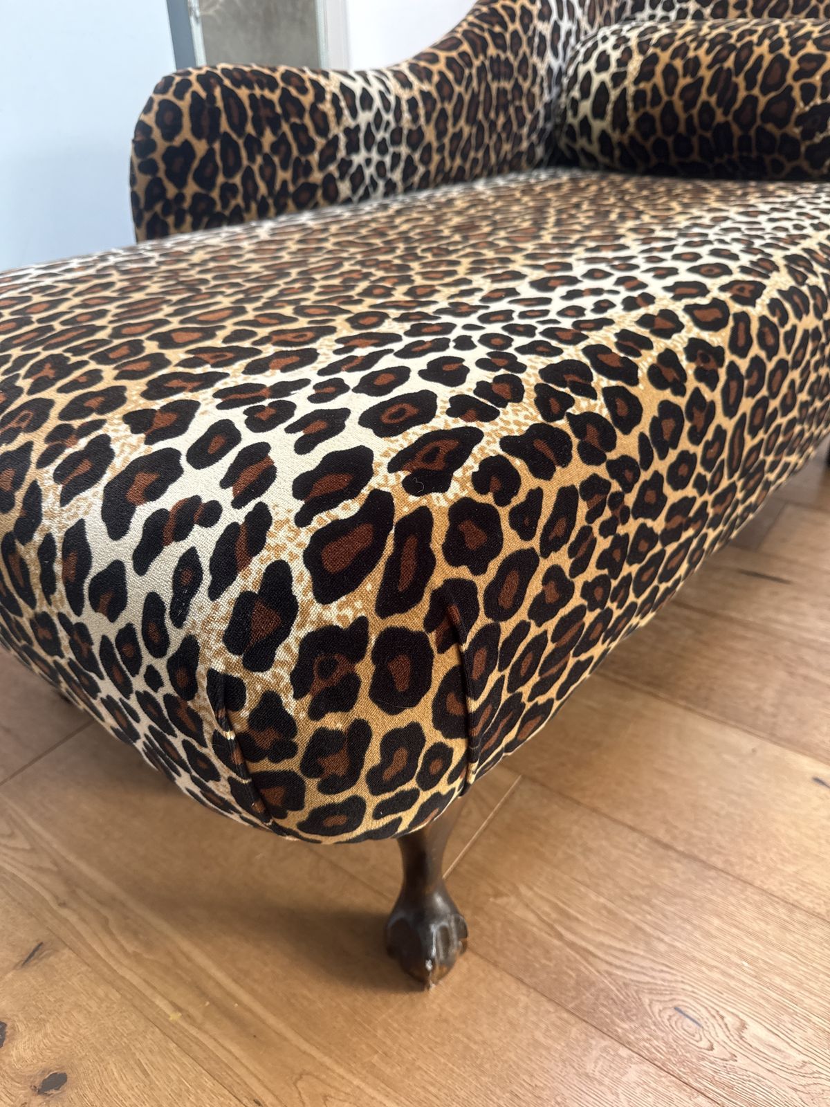 Chaise Longue Sofa In Velvet Leopard Skin photo vinterior