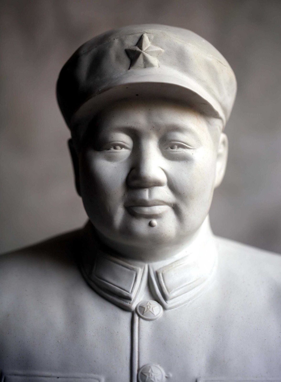 Large Chairman Mao Bust White Ceramic Statue Mid Century Mao Zedong Cultural Revolution photo furniture