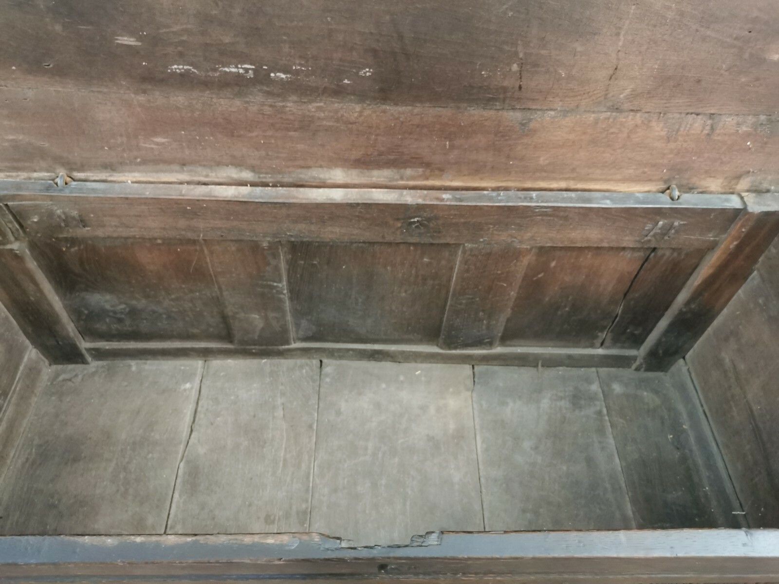 A Good 17th Century 'Halifax' Coffer Chest photo vinterior