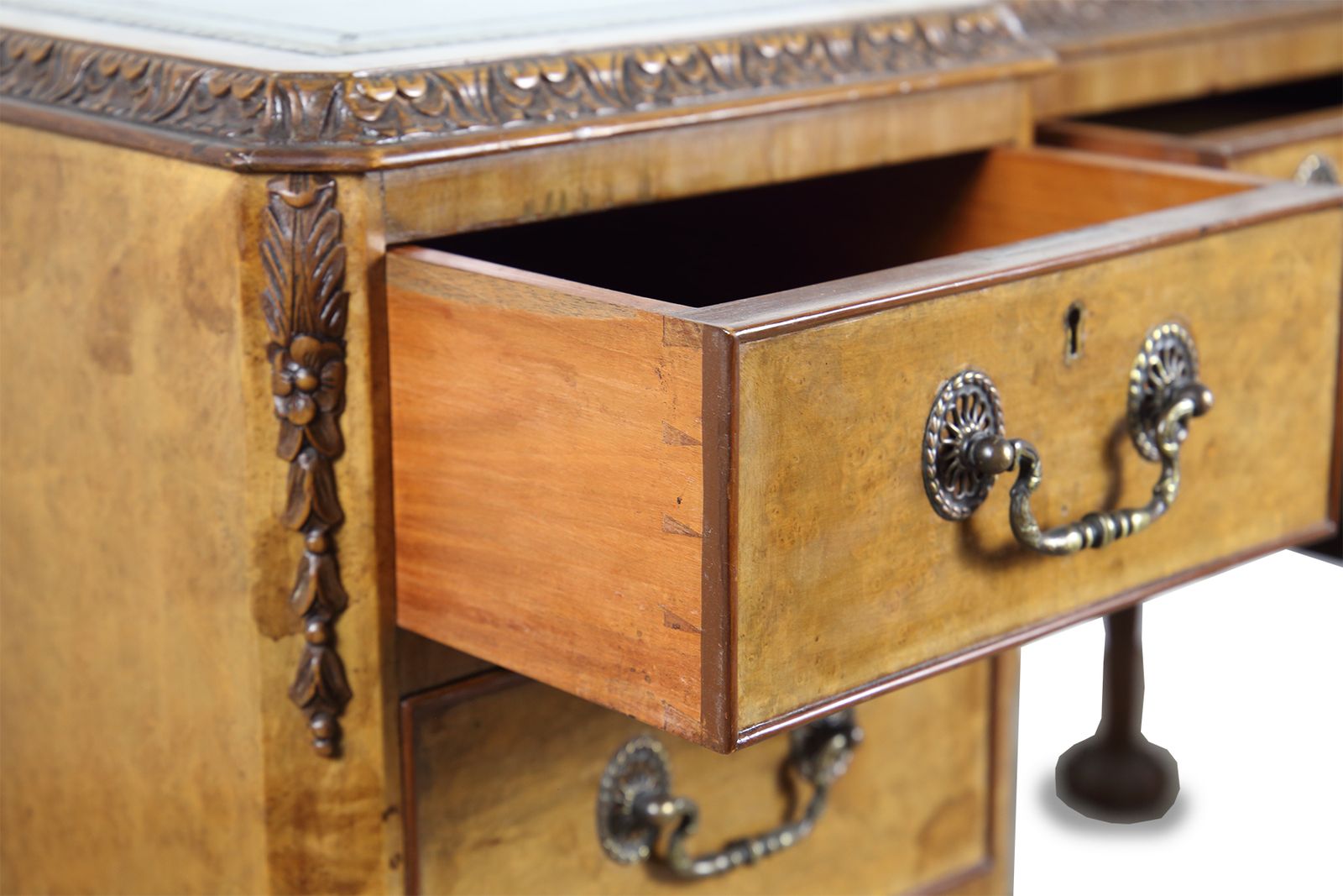 Walnut Kneehole Writing Table In The Early Georgian Manner photo 695.0