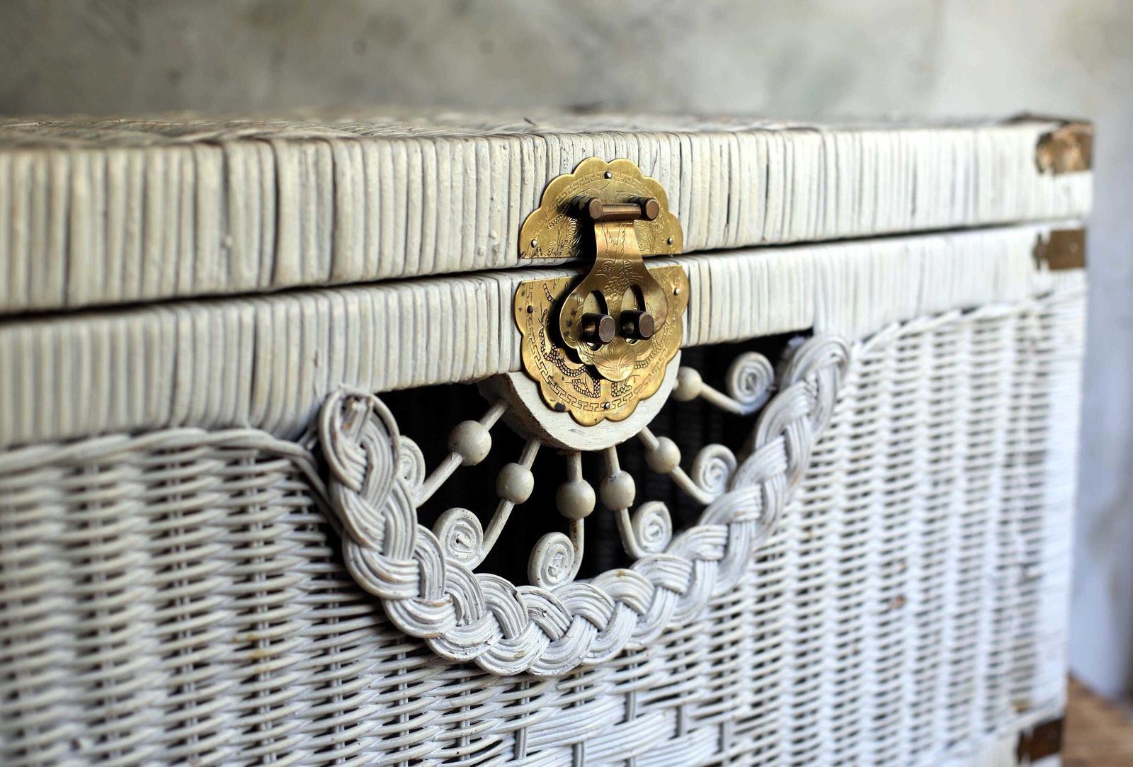 Large Wicker Peacock Trunk White Rattan Linen Storage Chest Laundry Basket Furniture photo furniture