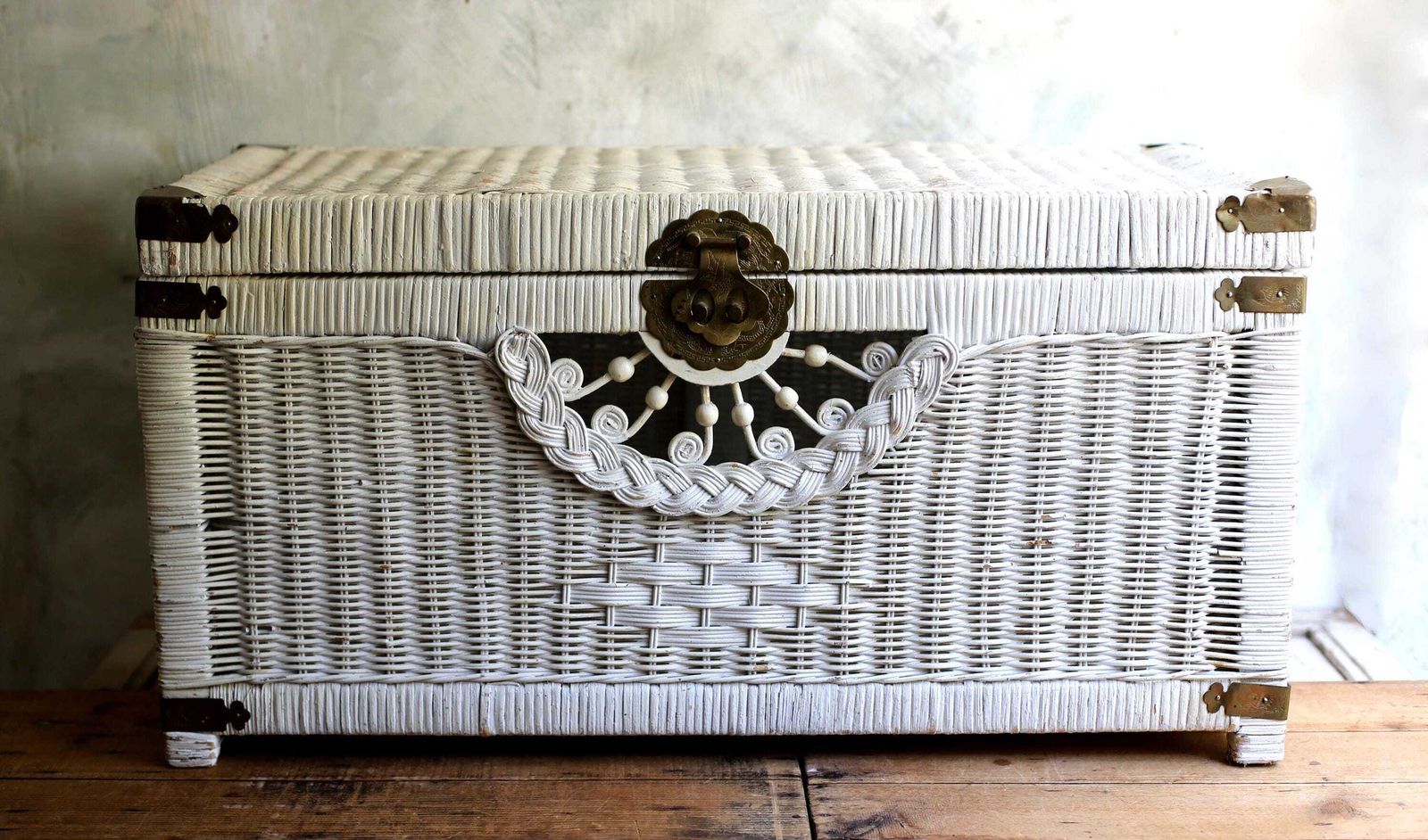 Large Wicker Peacock Trunk White Rattan Linen Storage Chest Laundry Basket Furniture photo for sale