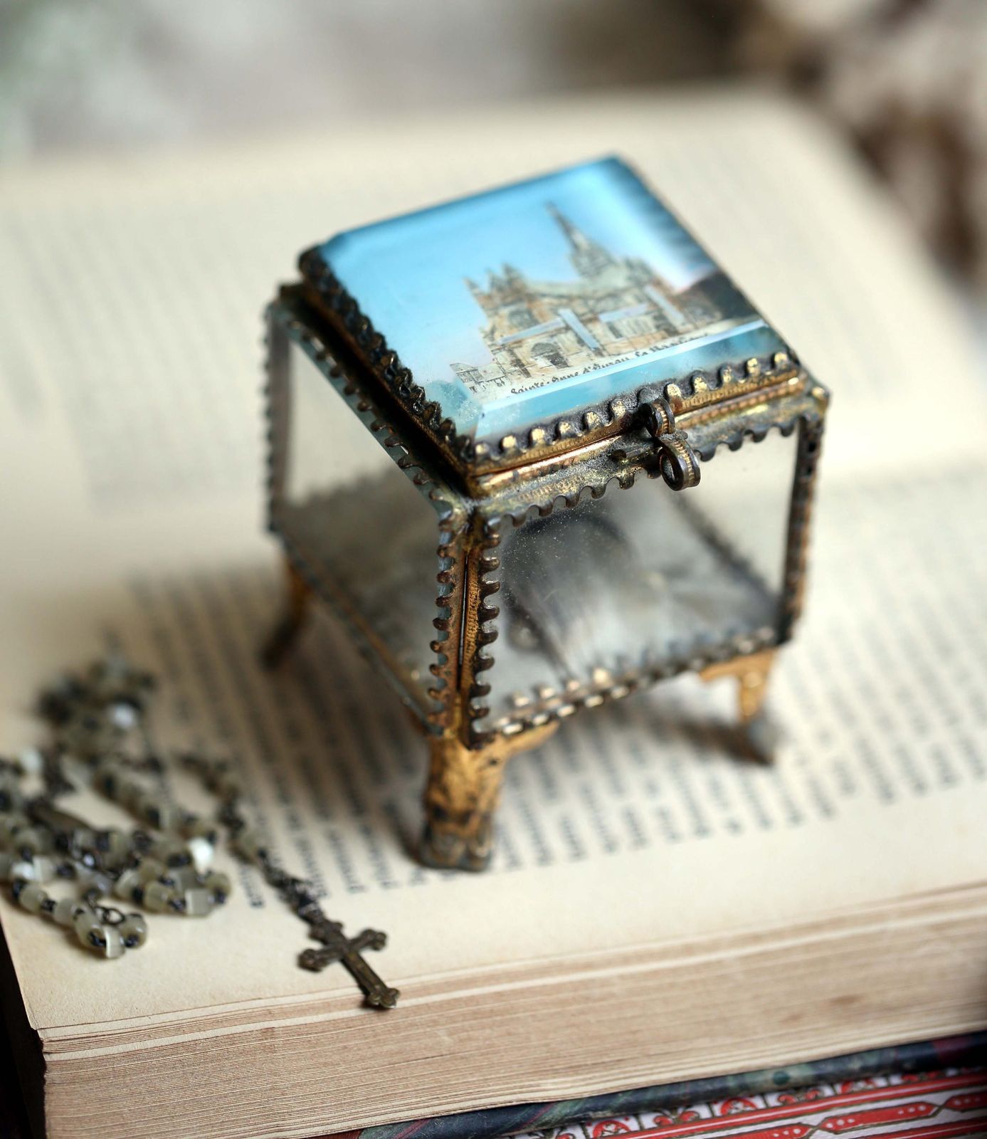 Antique French Ormolu Glass Jewelry Box Basilica Sainte Anne D'auray Souvenir photo vinterior