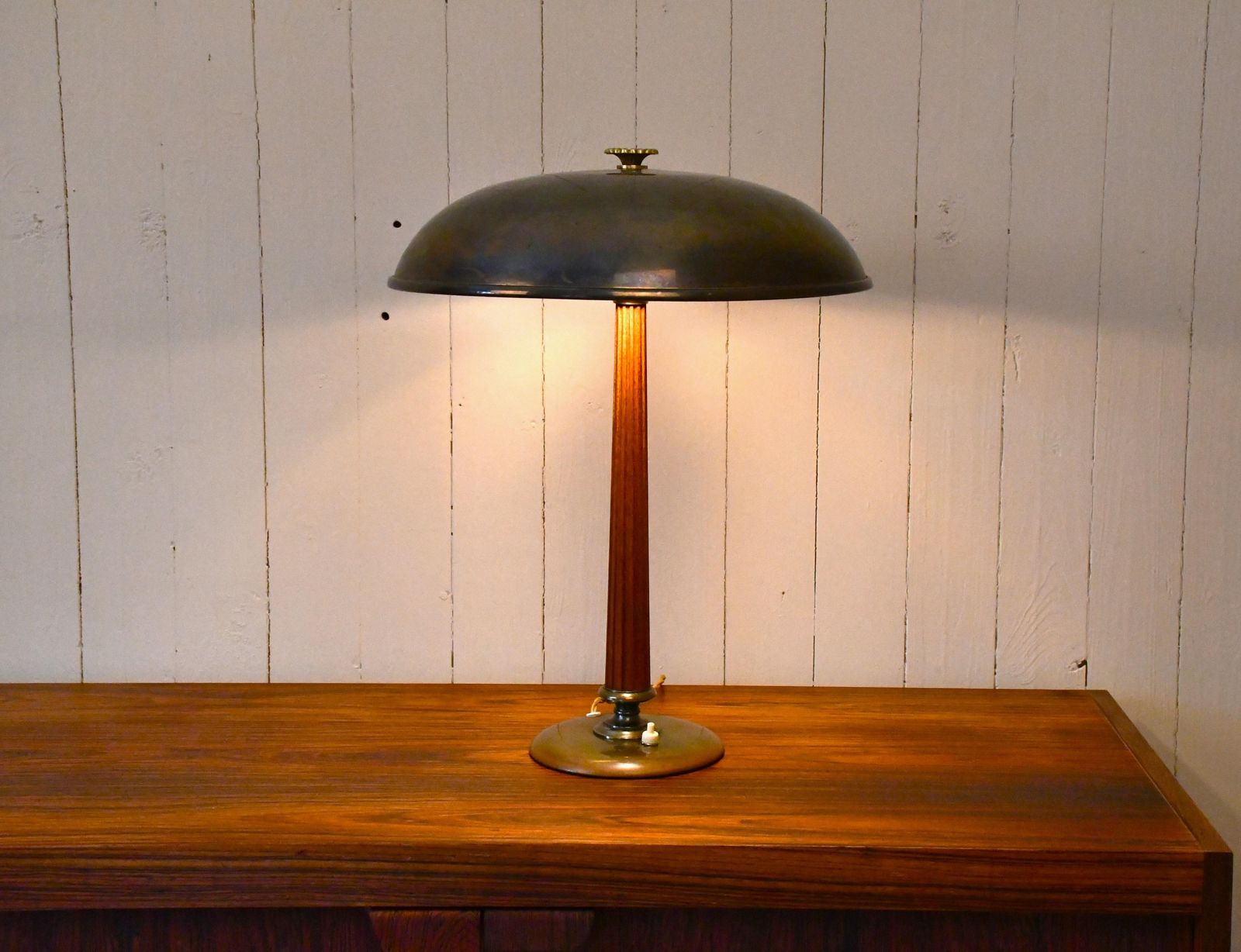 Lighting Swedish Brass And Oak Table Lamp By Erik Tidstrand For Nordiska Kompaniet, 1940s photo