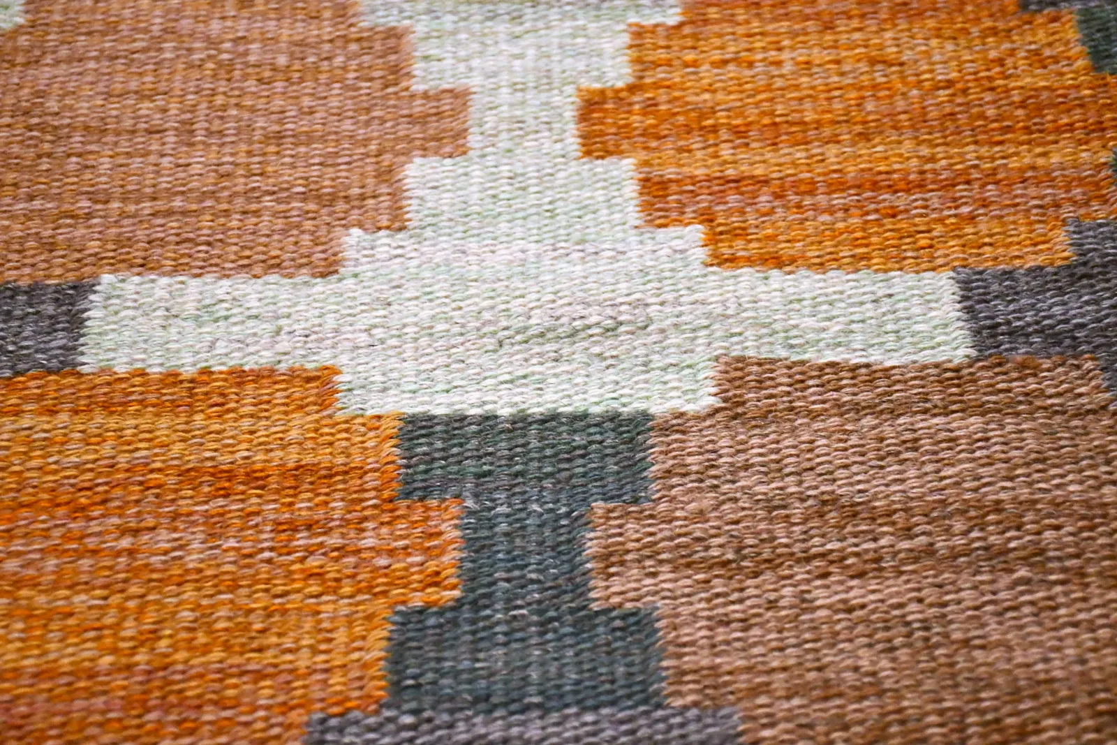 Large Swedish Handwoven Röllakan Wool Rug Model Aspelöv By Judith Johansson, 1963 photo vinterior