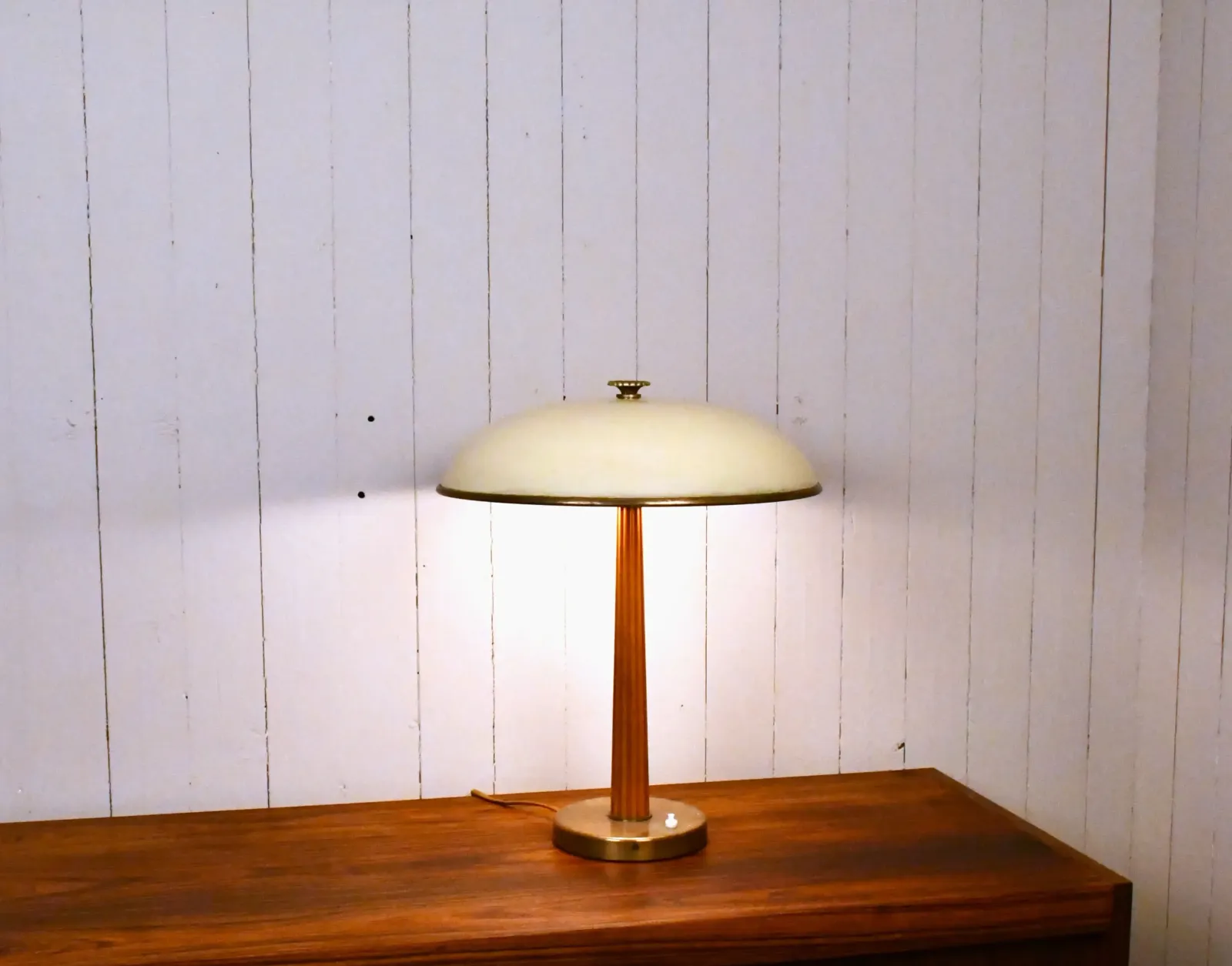 Swedish Modern Brass And Oak Table Lamp By Erik Tidstrand For Nordiska Kompaniet, 1940s photo vinterior