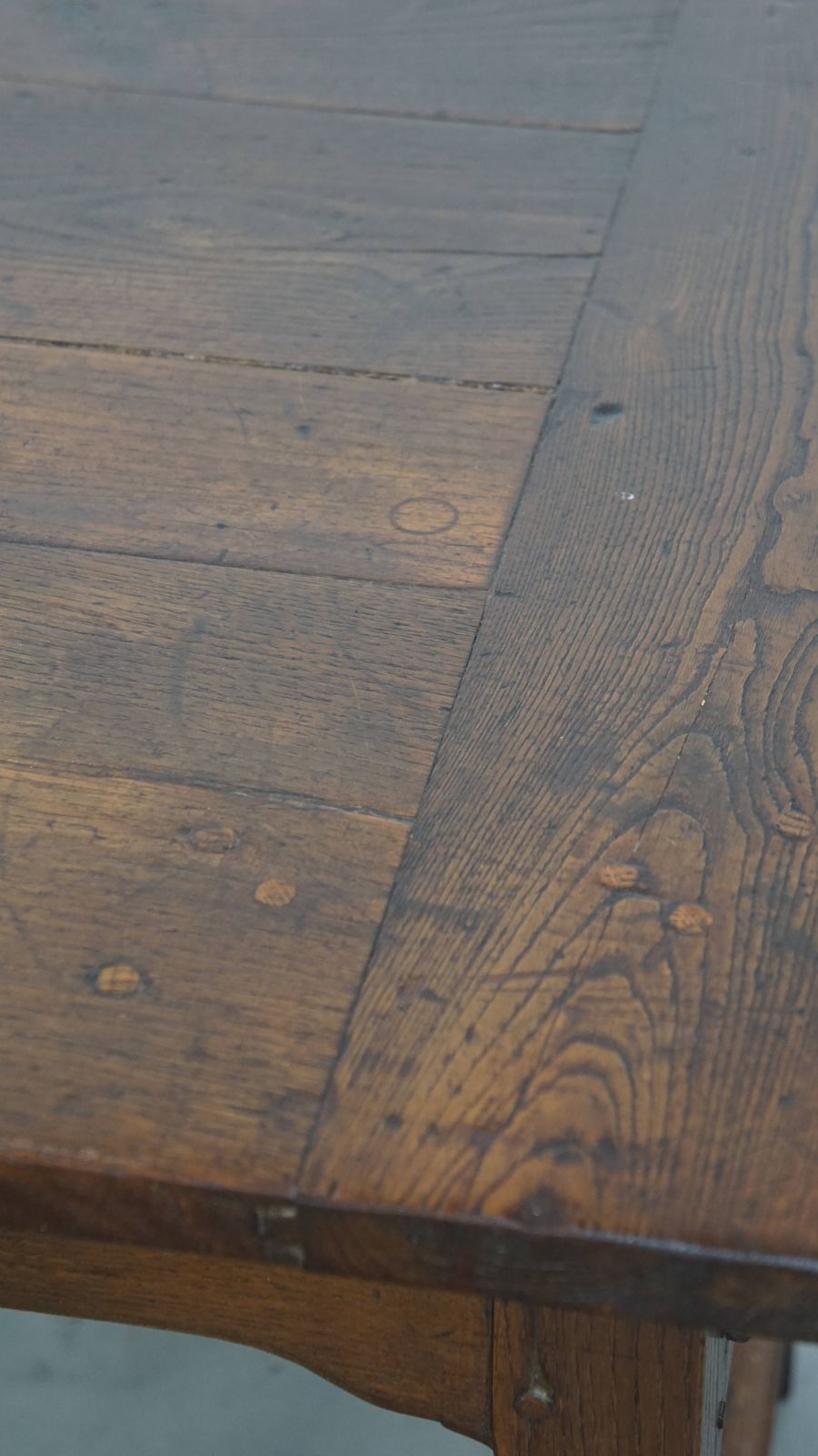 photo furniture Antieke Franse Boereneeettafel Van Kastanjehout Voor 4 Tot 6 Personen, Met Twee Lades – Begin 19e Eeuw