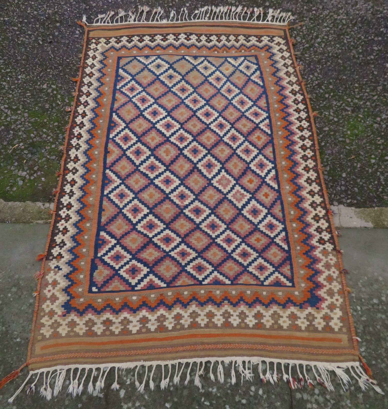 565.0 Qashqai Kilim. 176cm X 115cm. photo