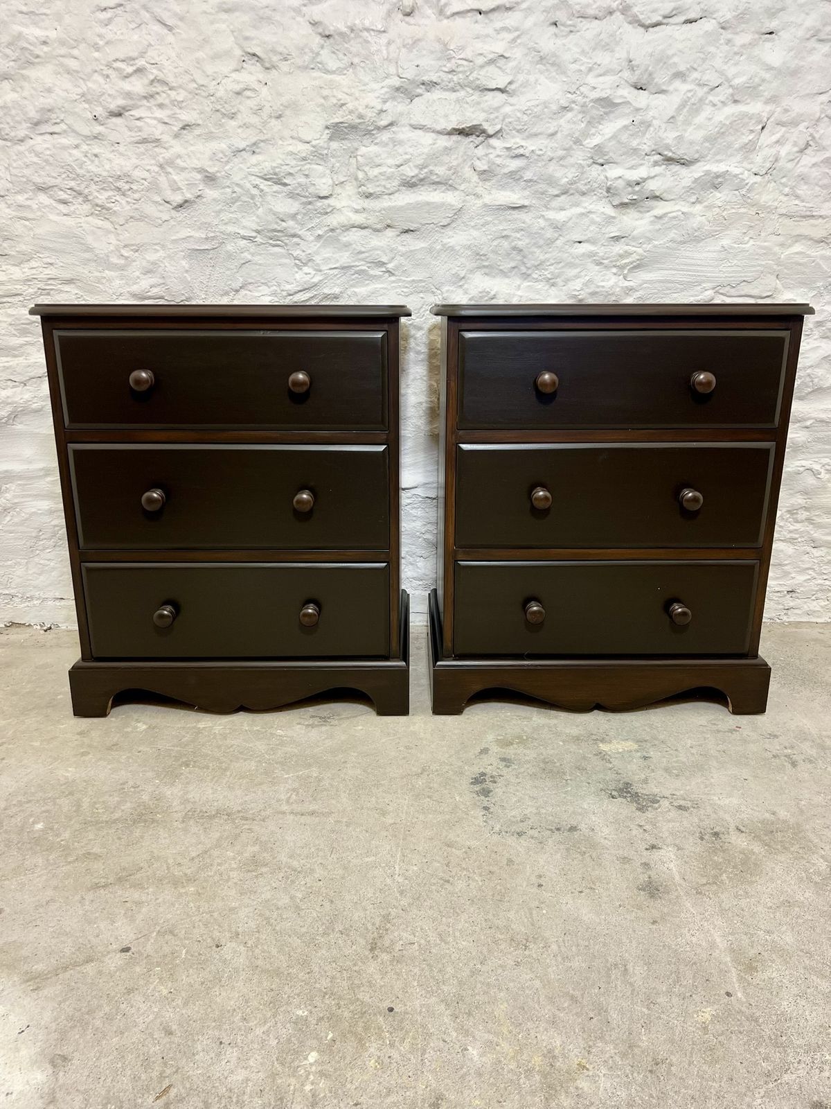 Fab Pair Of Georgian Style Large Dark Solid Wood Bedside Tables Cabinets Cupboar photo Furniture