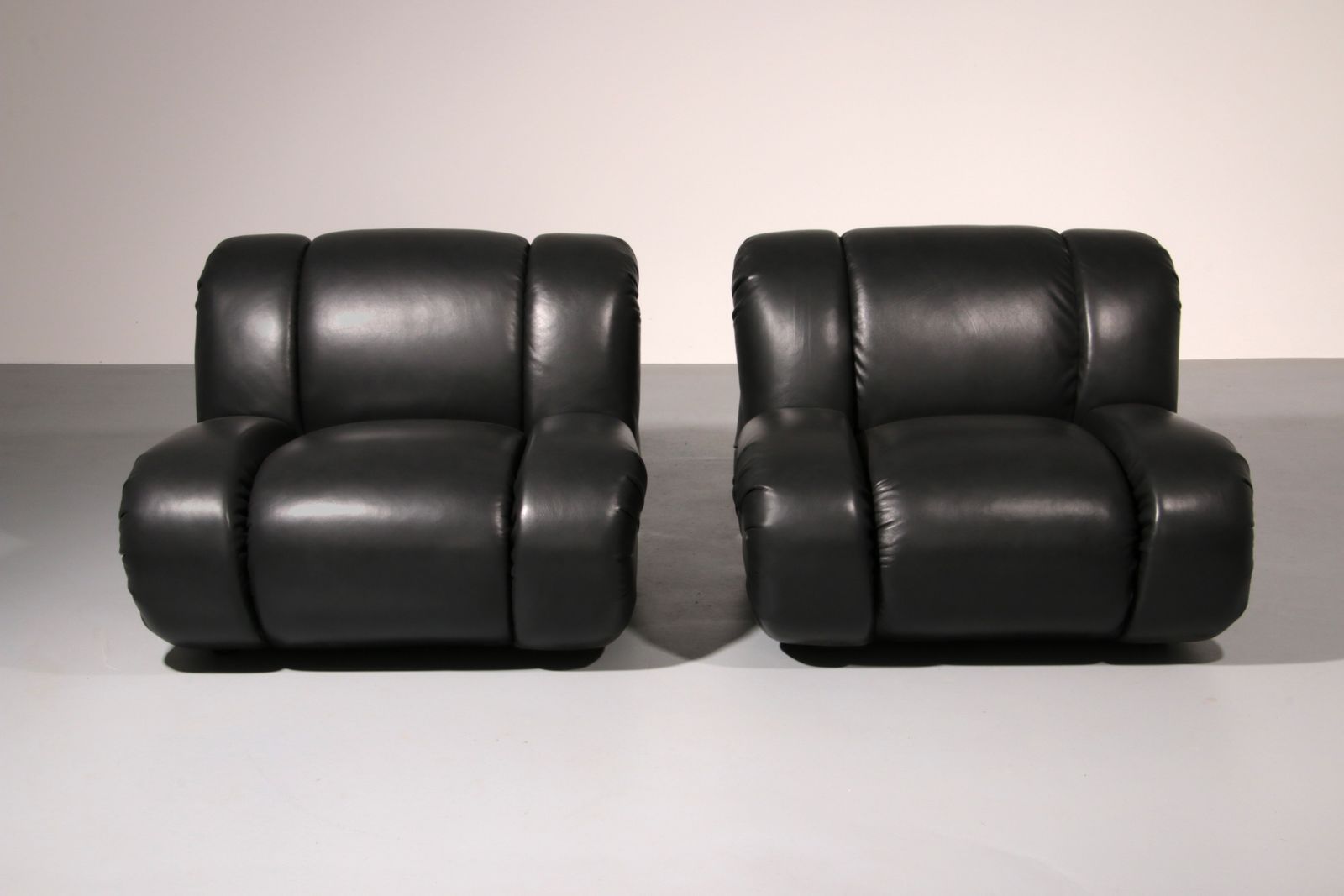 Mimo Padova Black Leader Modulaire Lounge Chairs "Velasquez"   1970 photo 12000.0