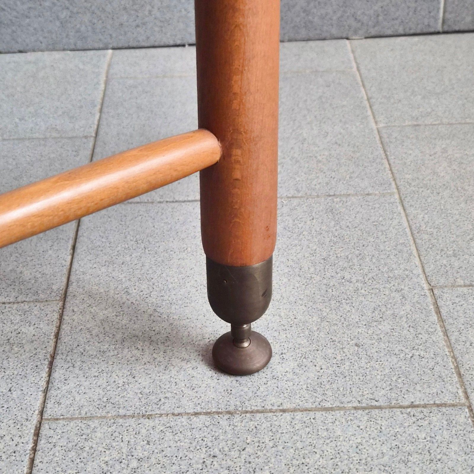 photo for sale Vintage Jaren 1980 "Root" Set Van 4 Stoelen Voor Rock Wood En Heter – 80s Retro