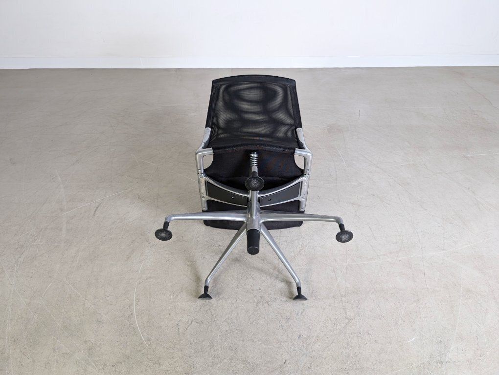 photo furniture Vitra Medapal Office Chair Executive Chair Design Chair Mesh Back