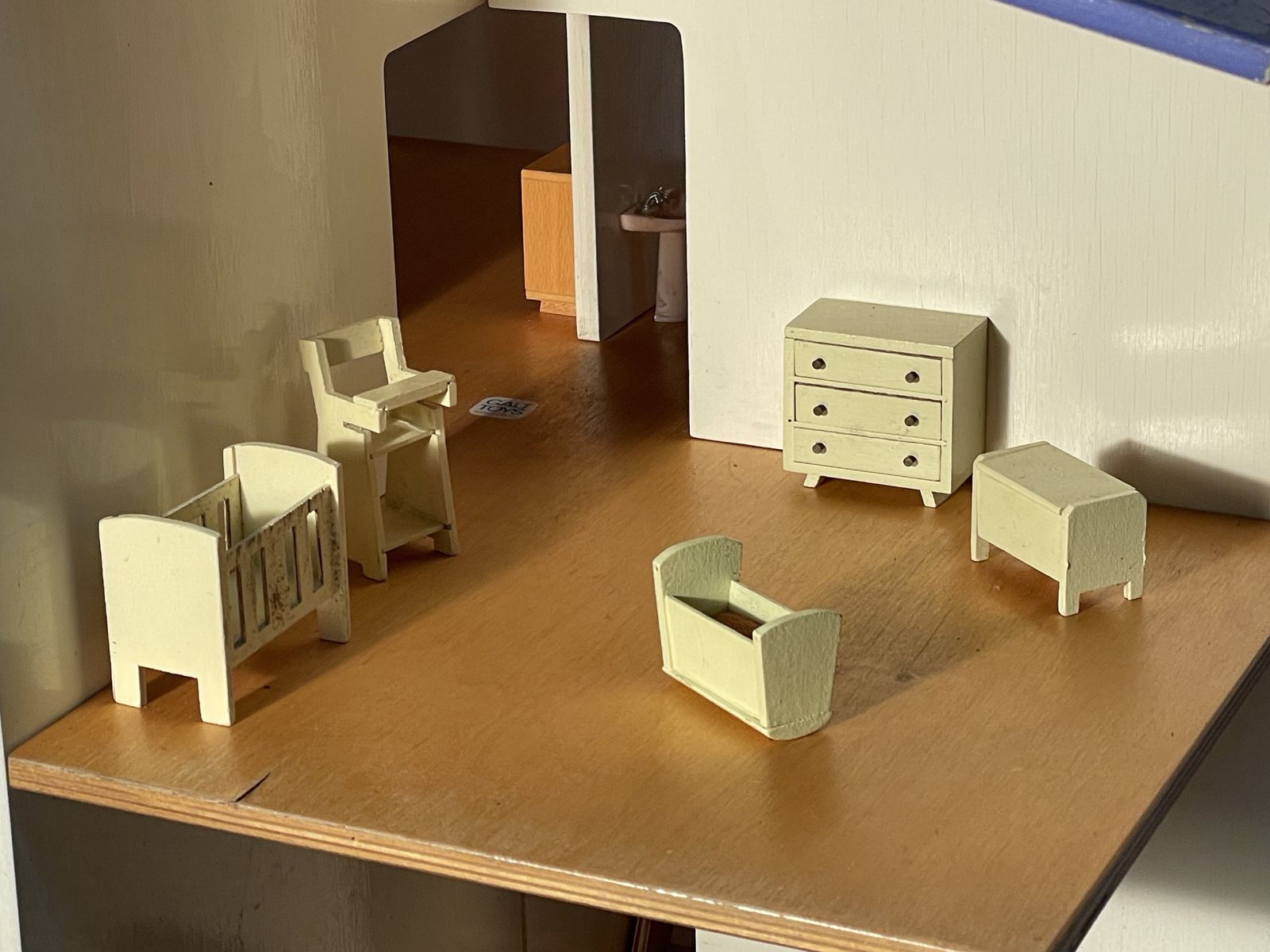 Mid Century Galt Dolls House (Roger Limerick) With Furnishings photo vinterior