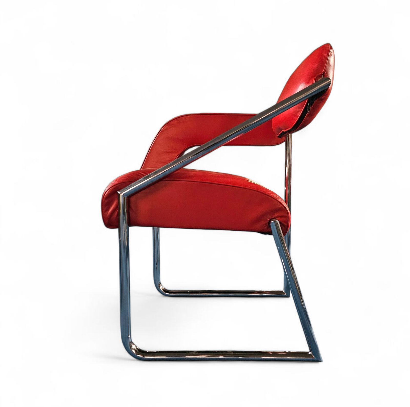 photo vintage 2 X Non Conformist Chair / Eileen Gray By Alivar / Red Leather / Marked Beneath The Seat