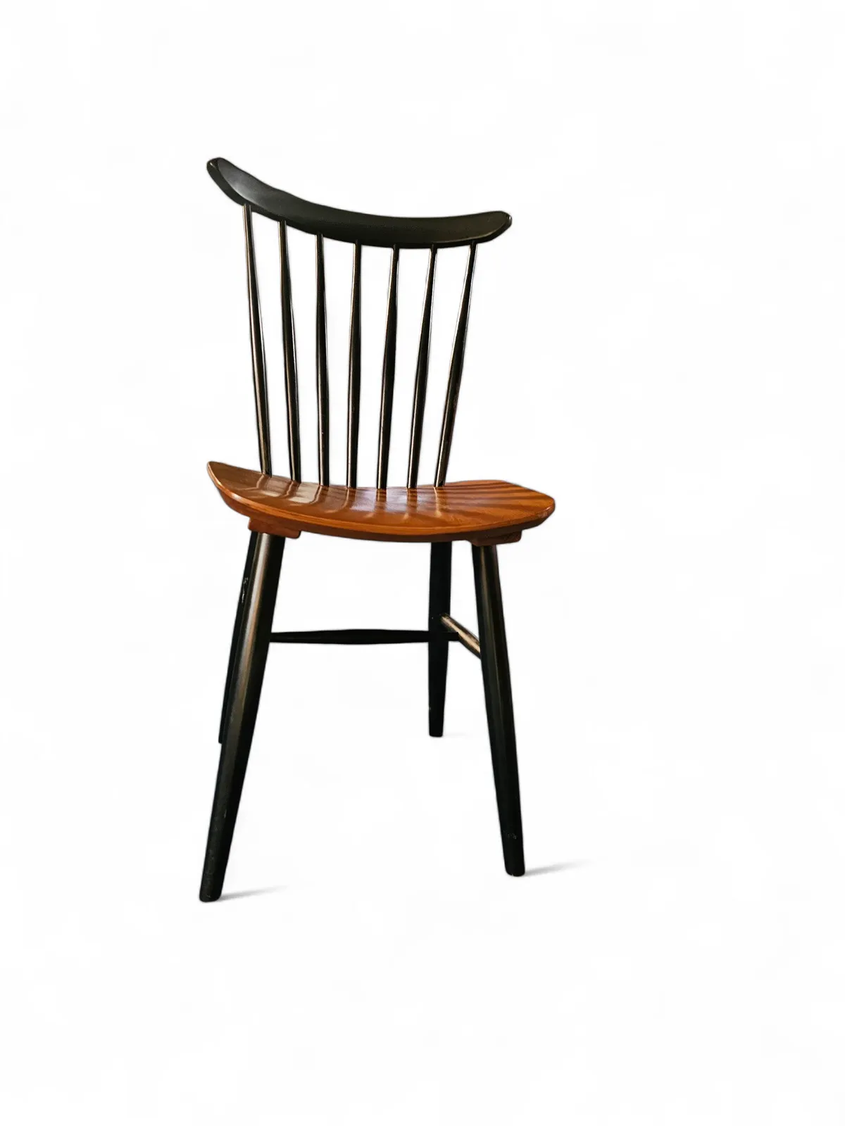 photo vintage Set Of 2 Spindle Back Dining Chairs / Curved Seating / Teak Wood Seat / 1960s / Pastoe Holland / 1970s