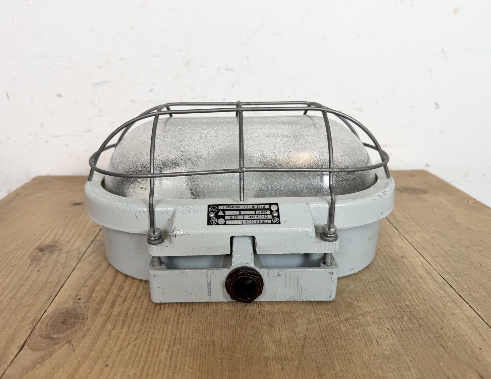 Industrial Cast Aluminium Wall Light With Frosted Glass From Elektrosvit, 1970s, 5x photo 179.0