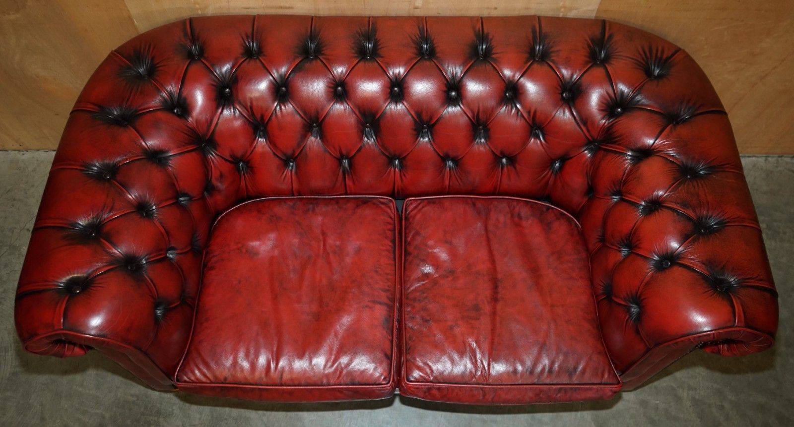 photo furniture Lovely Vintage Oxblood Bordeaux Leather Chesterfield Club Sofa Part Of Suite