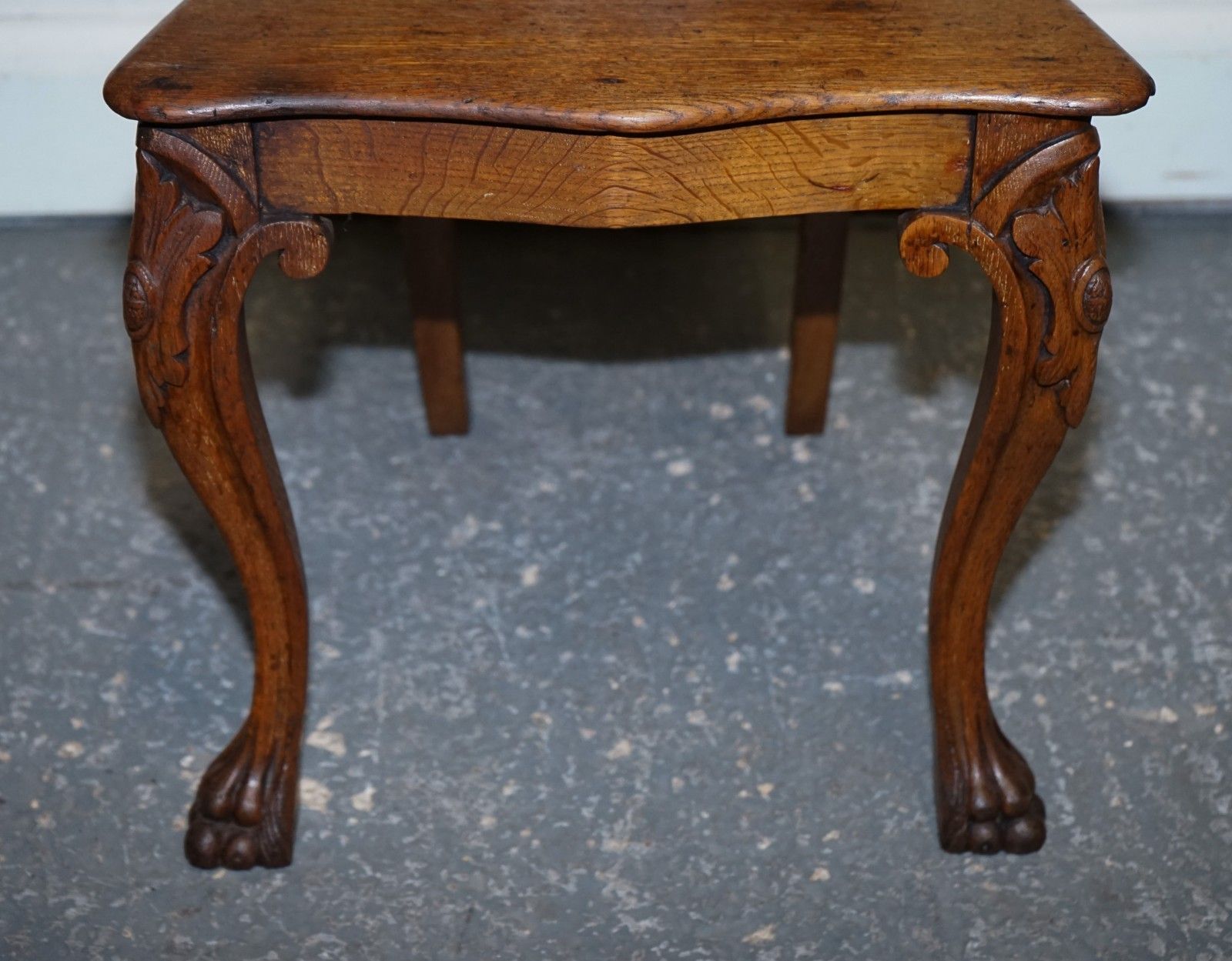 photo vintage Antique Pair Of Victorian Solid Oak Carved Hallway Chairs With Lion Paw Feet