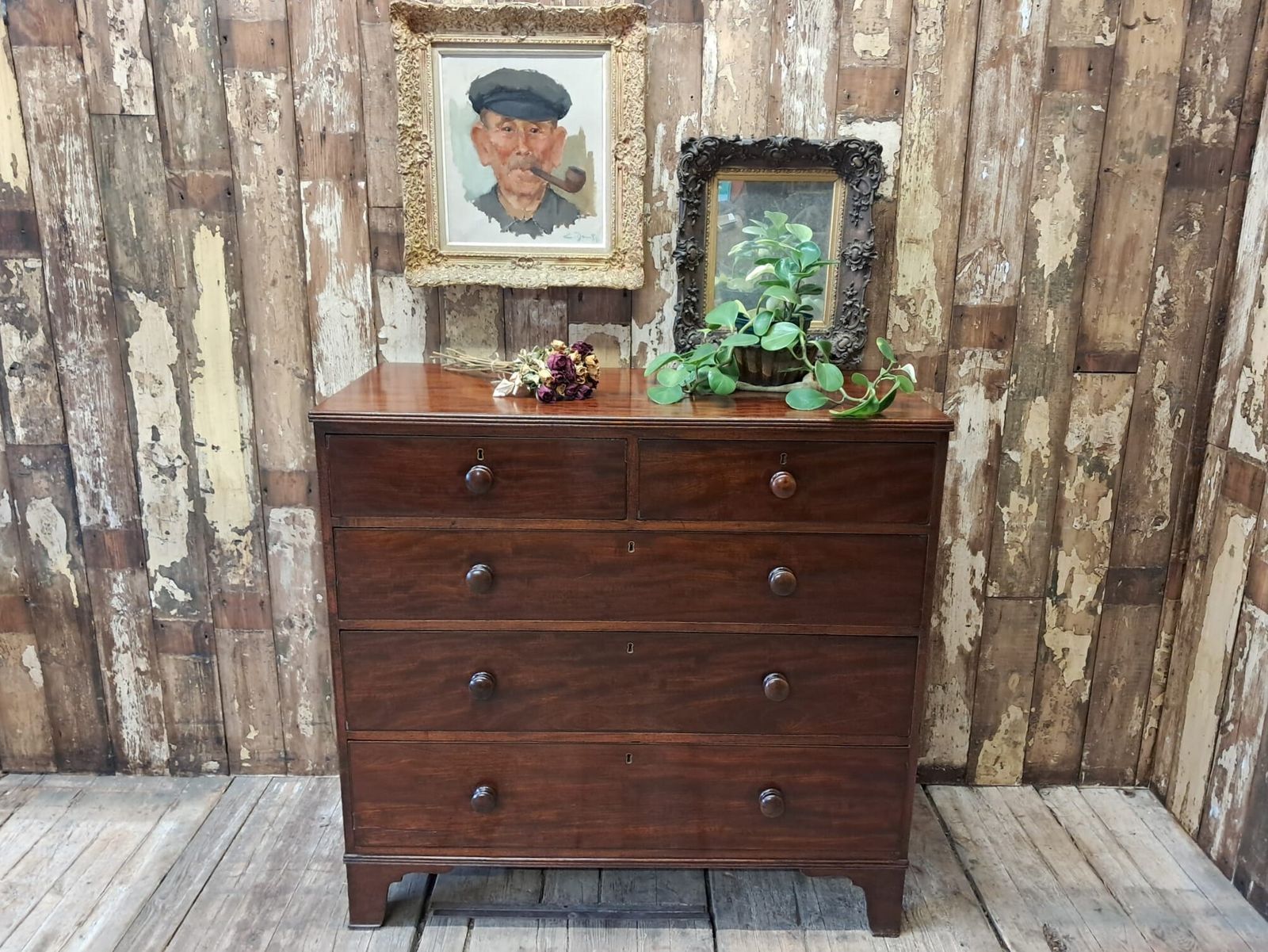 photo vintage 19th Century Mahogany Chest Of Drawers