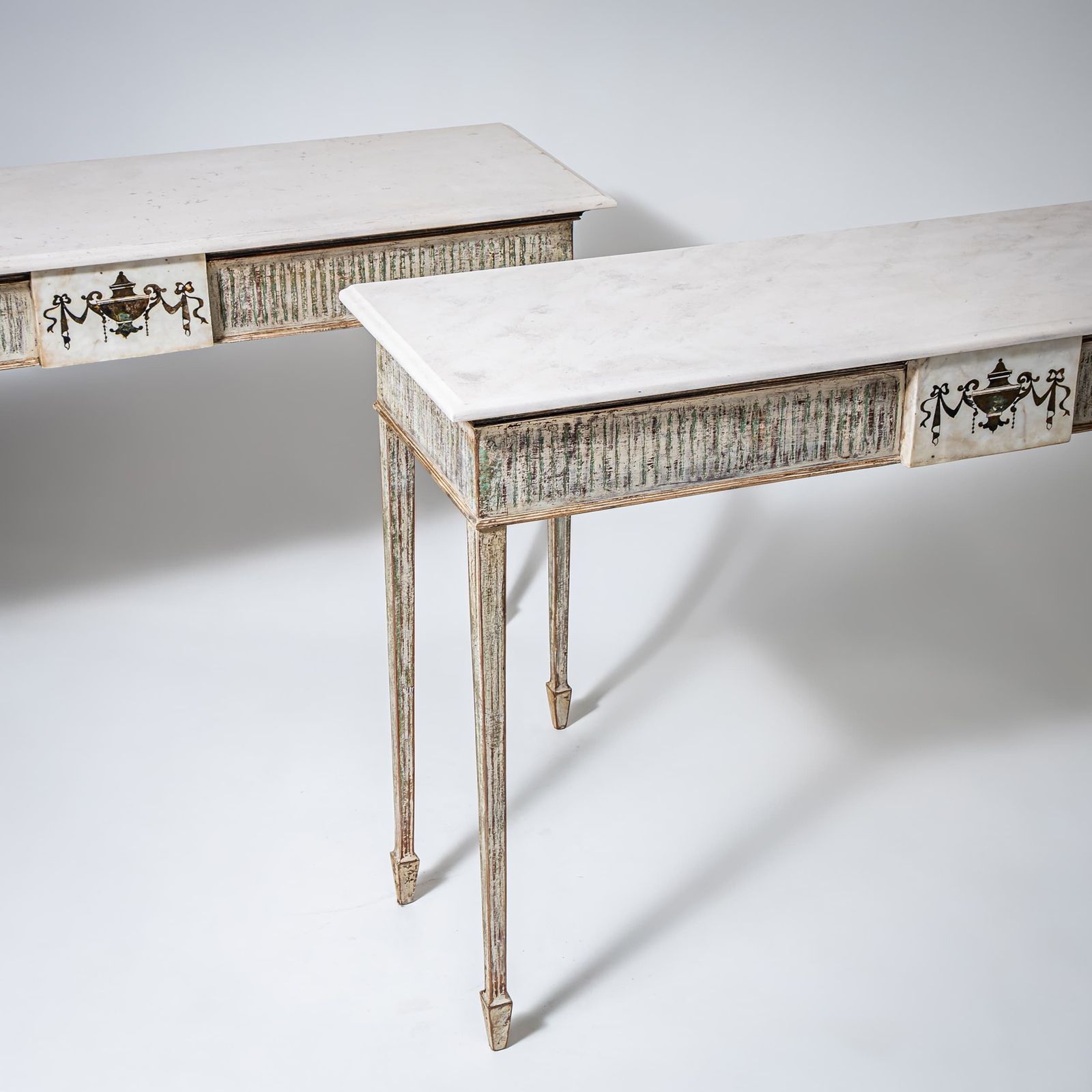 Paar Louis XVI Stijl Consoles Met Gegoten Stenen Bladen, 20e Eeuw photo Meubels