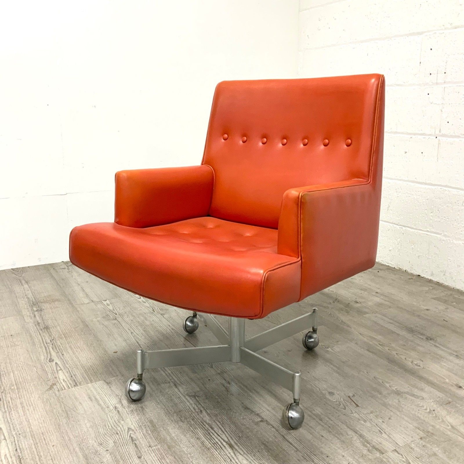 An Original Midcentury Swivel Office Lounge Chair By Glendales Andersen USA photo furniture