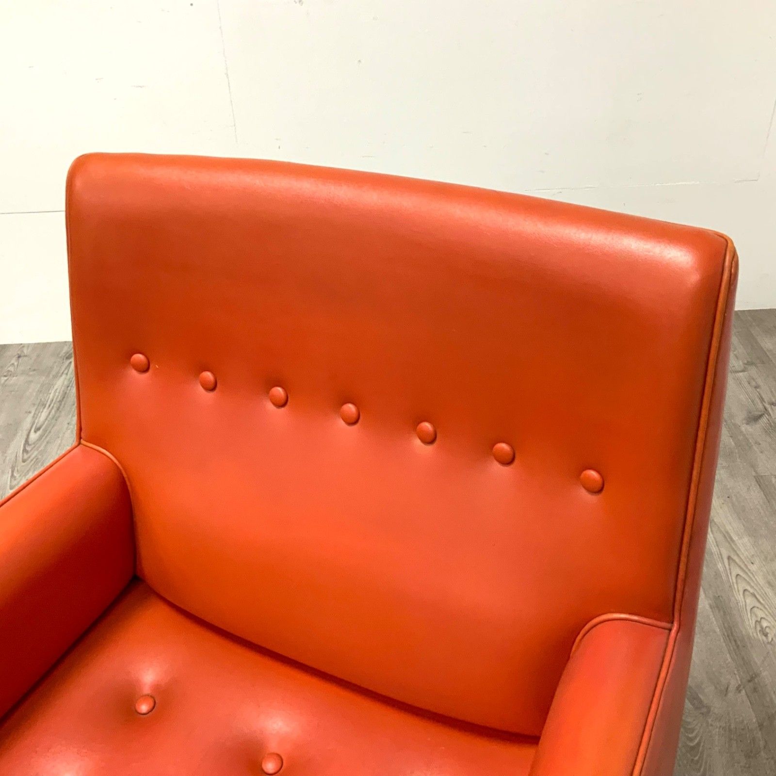 photo furniture An Original Midcentury Swivel Office Lounge Chair By Glendales Andersen USA
