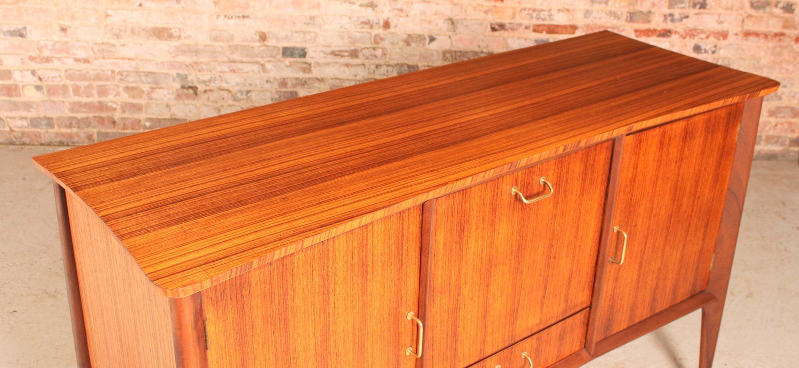 photo vinterior Mid Century Tola And Teak Sideboard By Everest, Circa 1960s