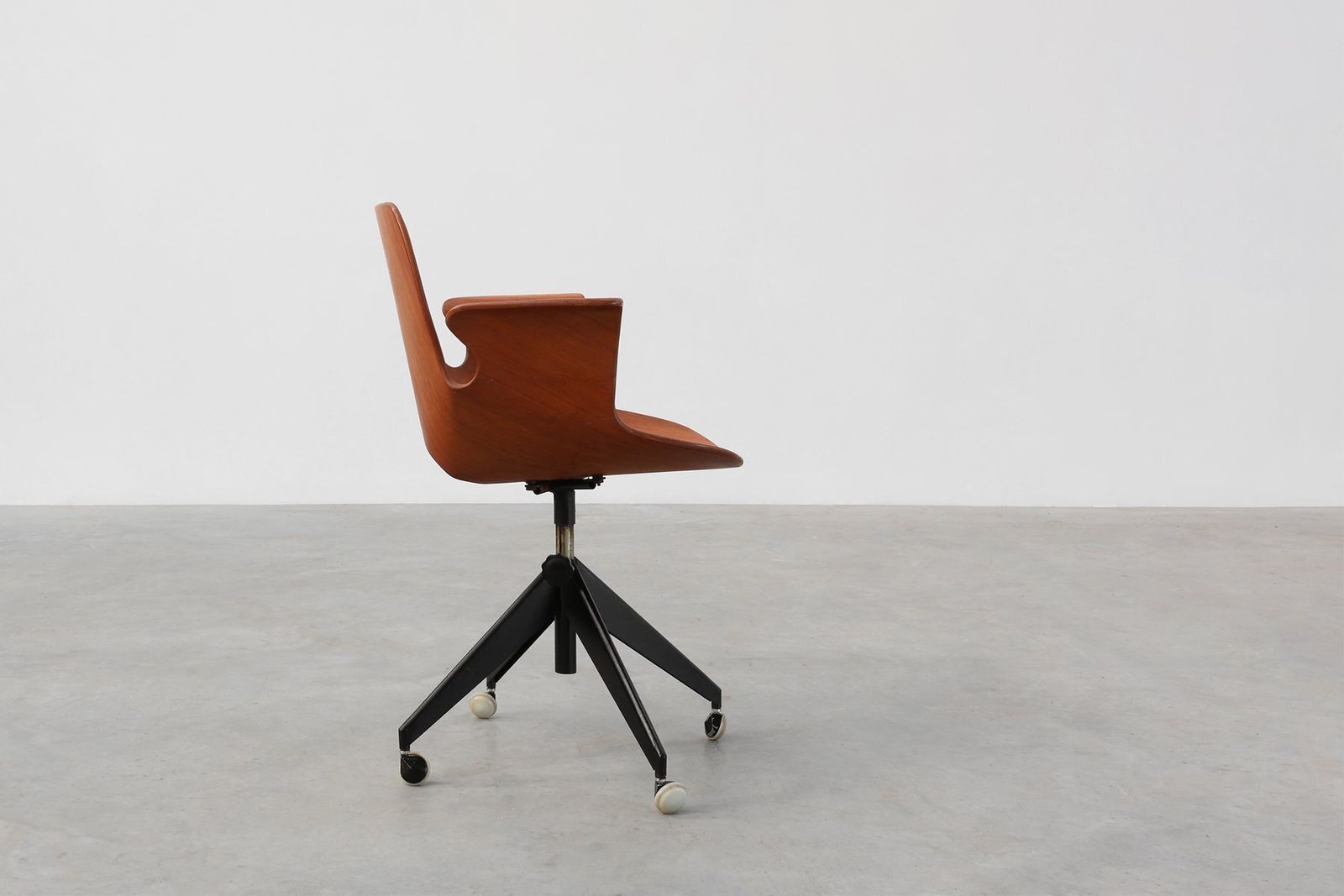 2603.0 Medea Office Chair By Vittorio Nobili For Fratelli Tagliabue, 1950s photo