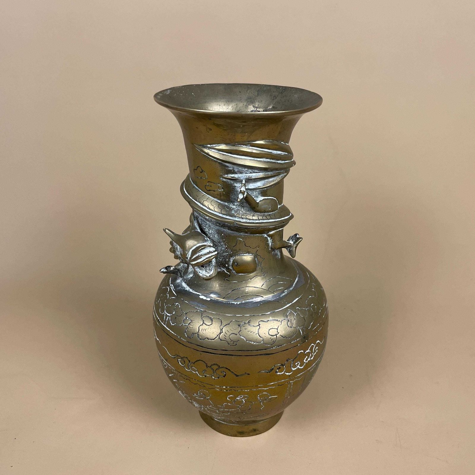 Gold Brass Oriental Chinese Vase Decorative Pot Antique Asian Hand Wrapped Dragon Twisted Pattern Decorative Vintage Engraved Traditional photo vinterior
