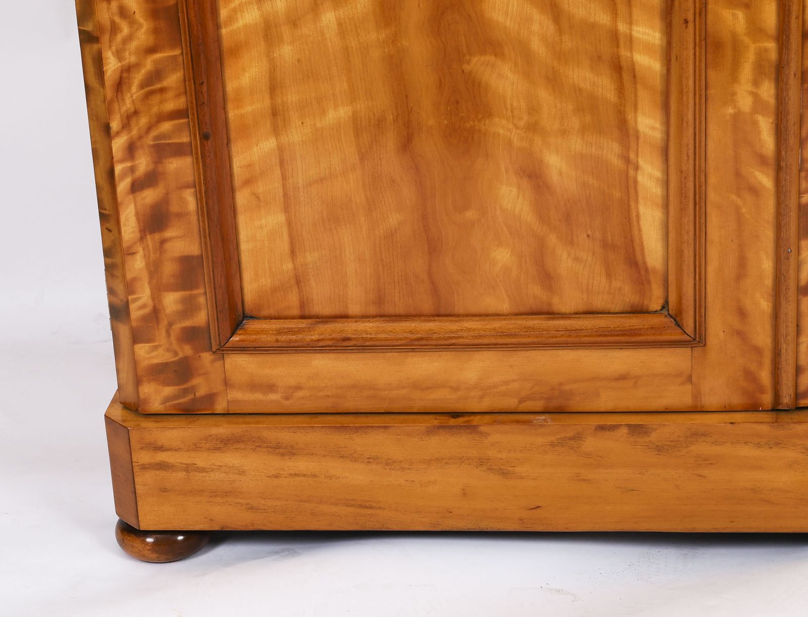 photo furniture Antique English Flame Satinwood Wardrobe 19th Century