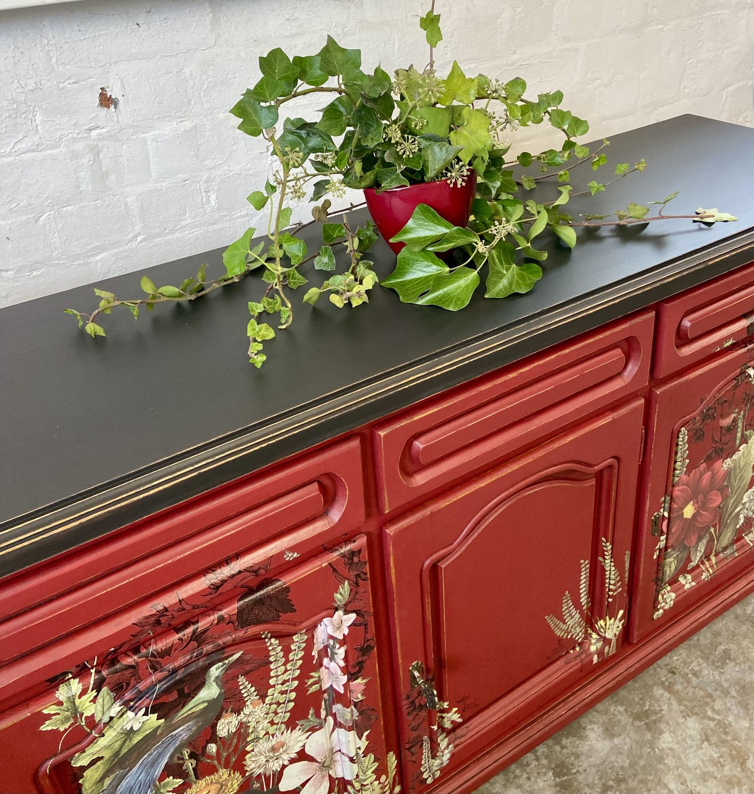 photo for sale Sideboard Red Decorative, 1980s