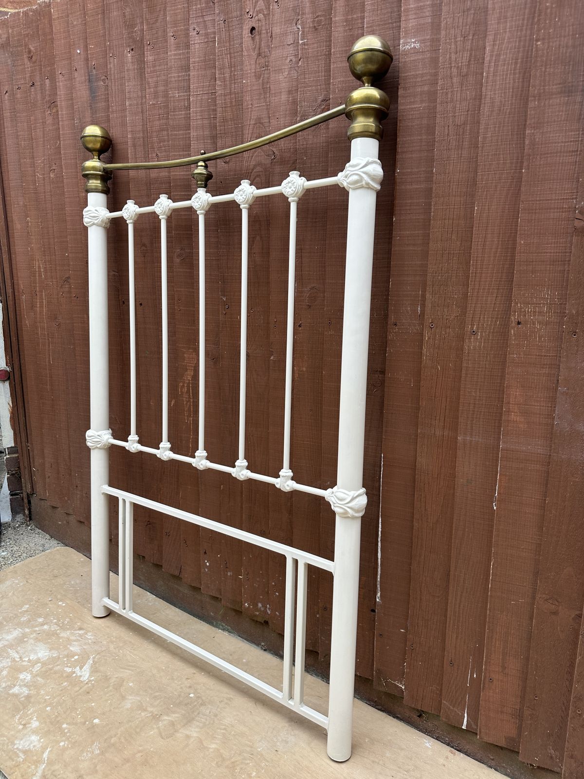 photo vinterior Spectacular Cast Iron & Brass Single Headboard – Great Condition