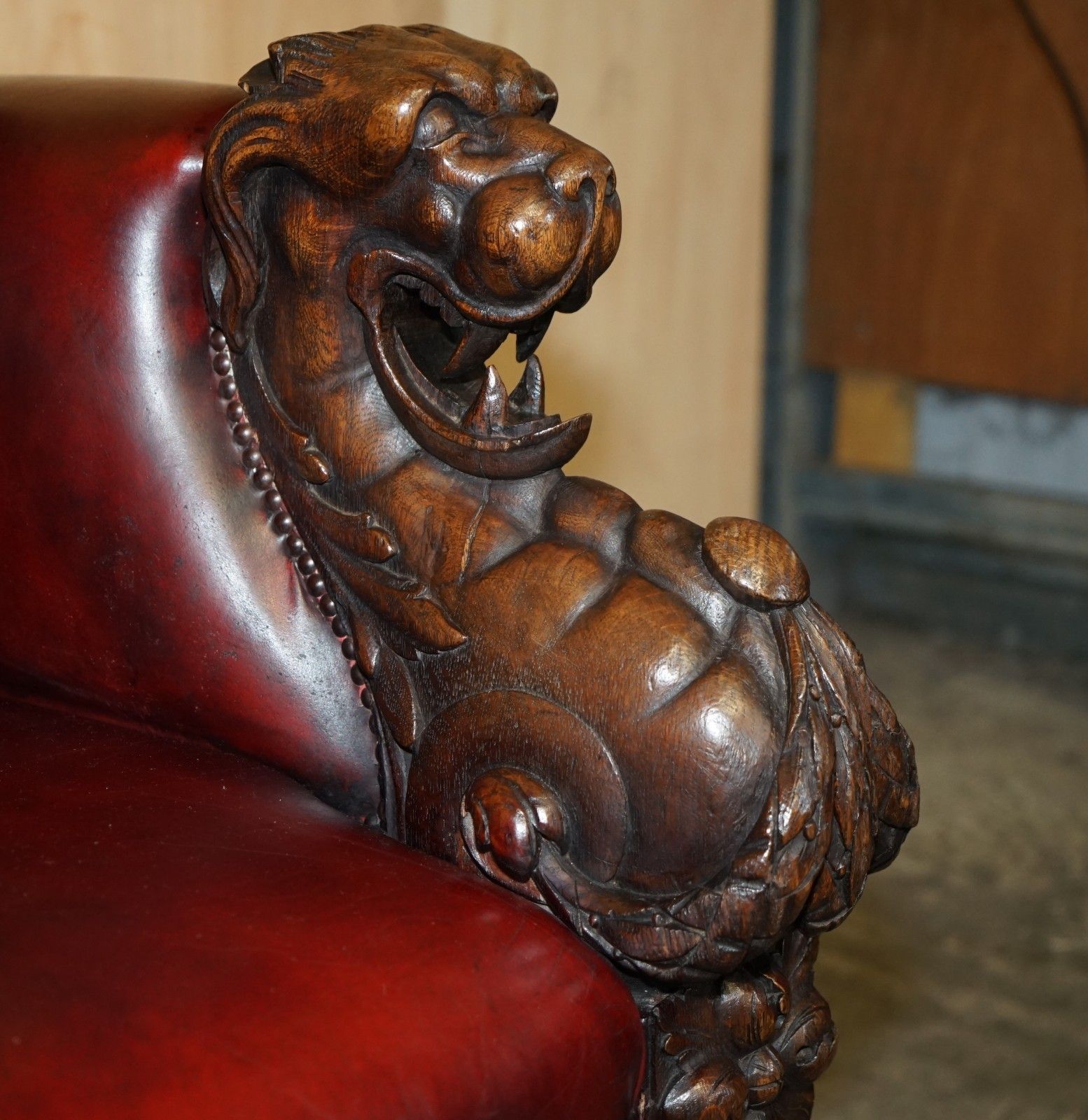 Rare Lion' Head Hand Carved Antique Victorian Chesterfield Oxblood Leather Sofa photo 15000.0