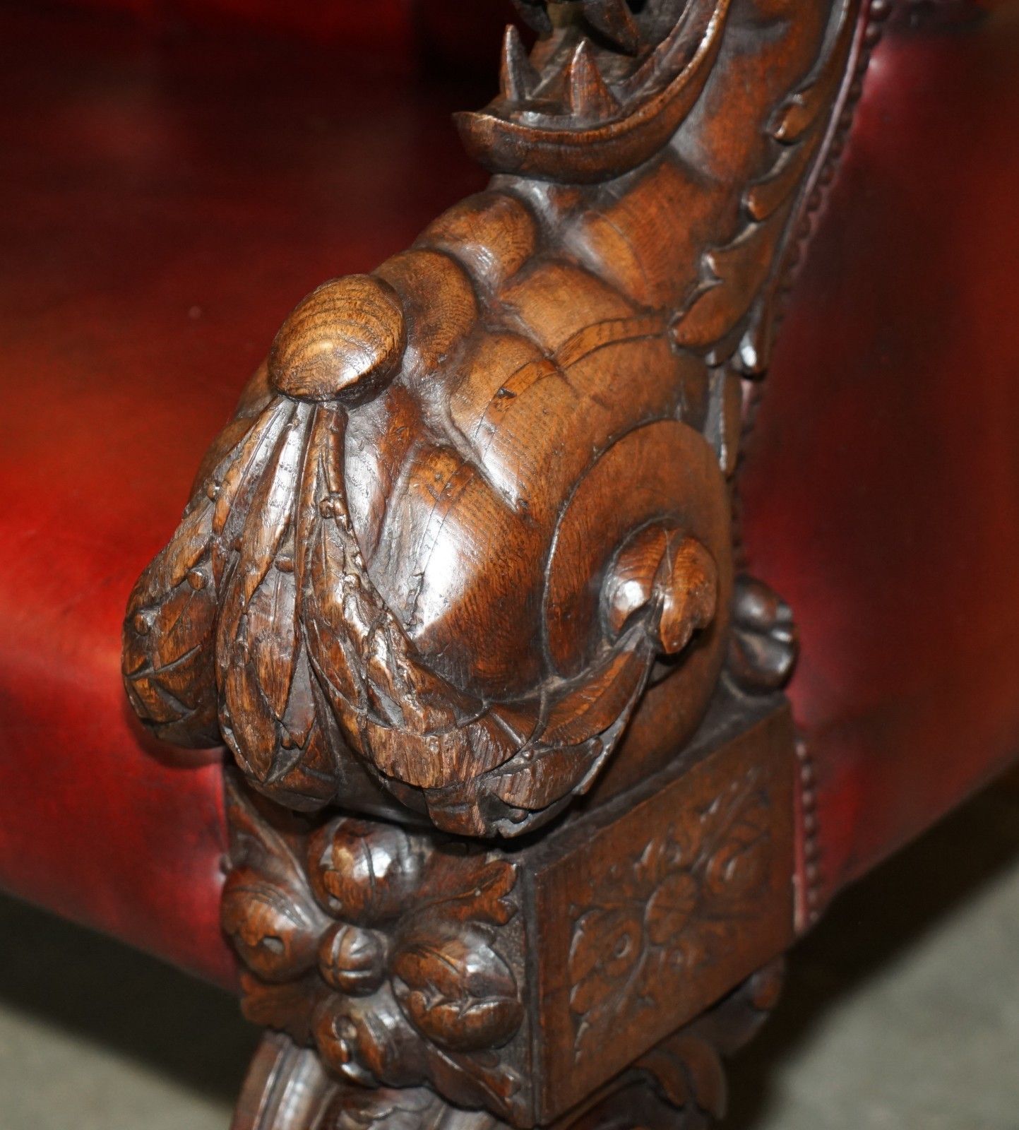 Furniture Rare Lion' Head Hand Carved Antique Victorian Chesterfield Oxblood Leather Sofa photo
