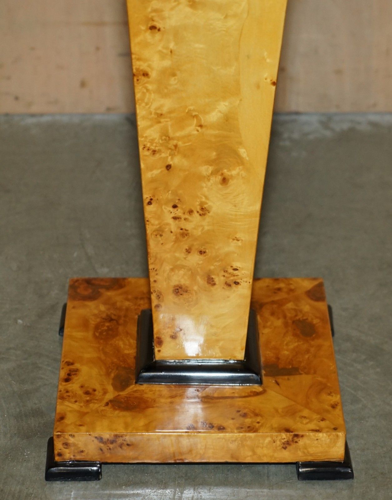 photo vintage Lovely Pair Of Art Deco Biedermeier Style Burr Walnut Plant Jardiniere Stands