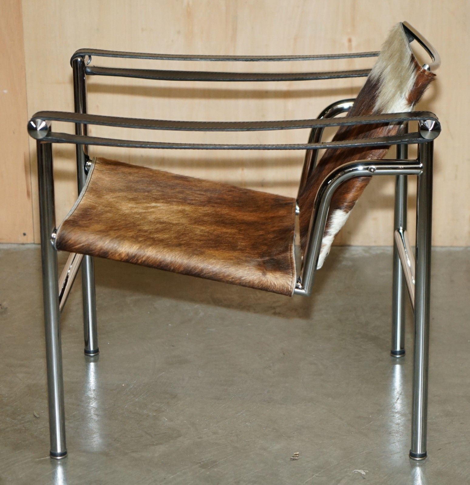 photo vintage Designer Vintage Mid Century Modern Le Corbusier Cassina Lc1 Pony Hide Armchair