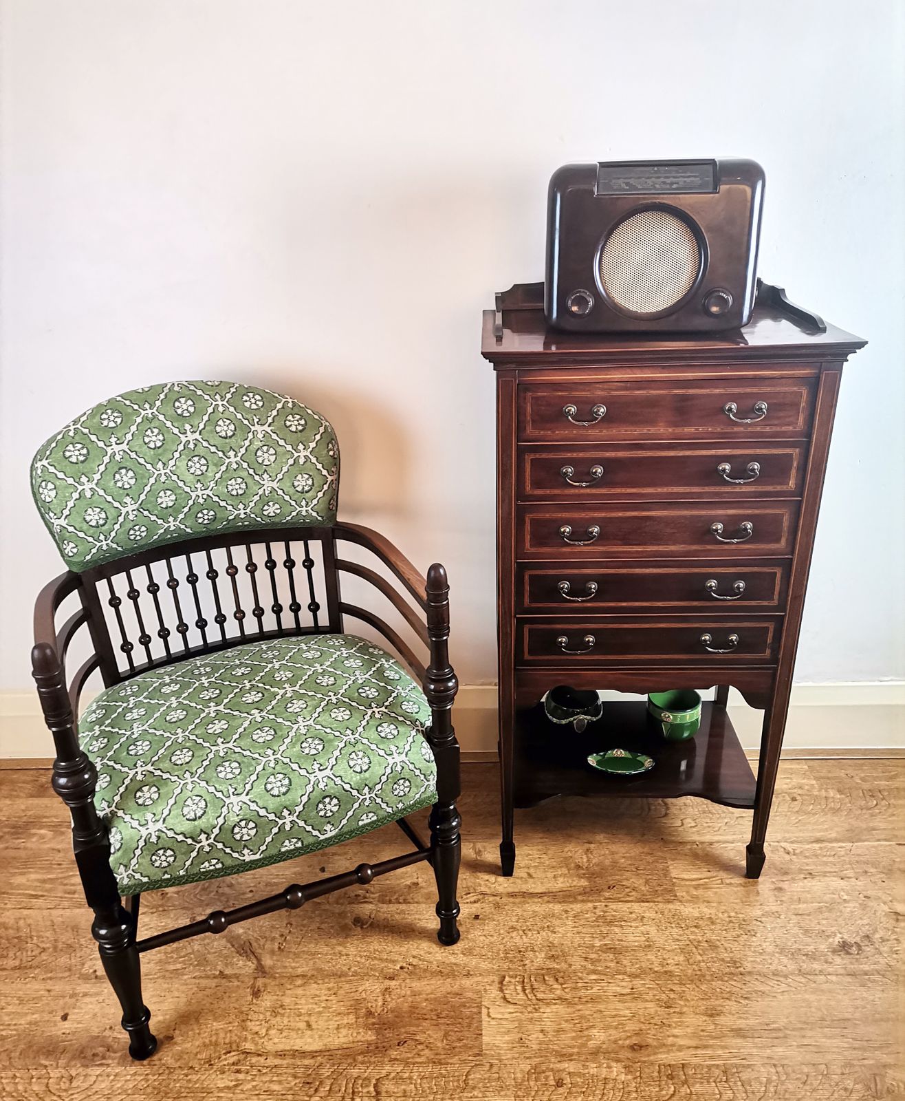 photo furniture Arts & Crafts Mahogany Ball And Stick Tub Chair
