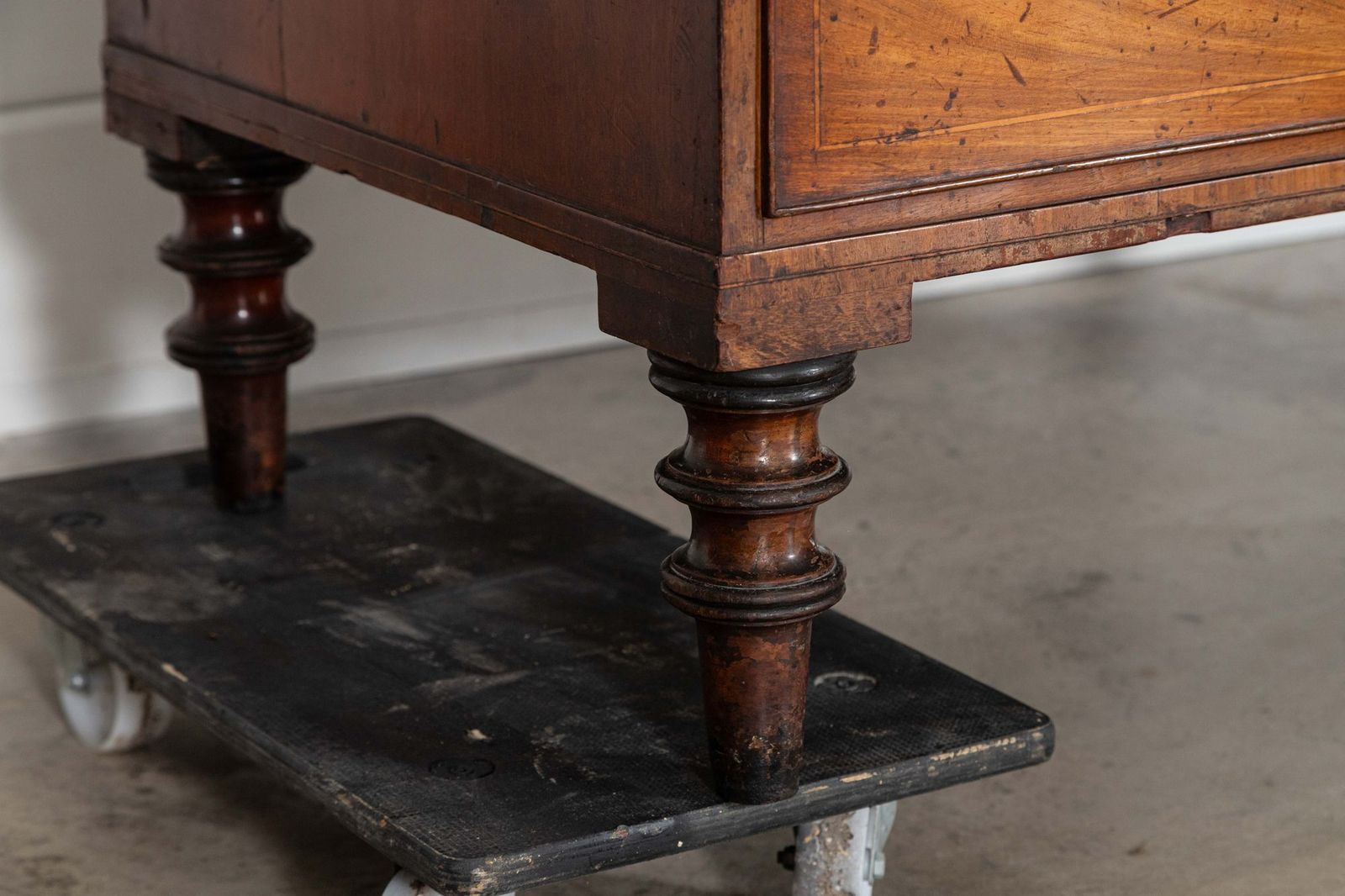 photo furniture Georgian English Arched Mahogany Inlaid Linen Press