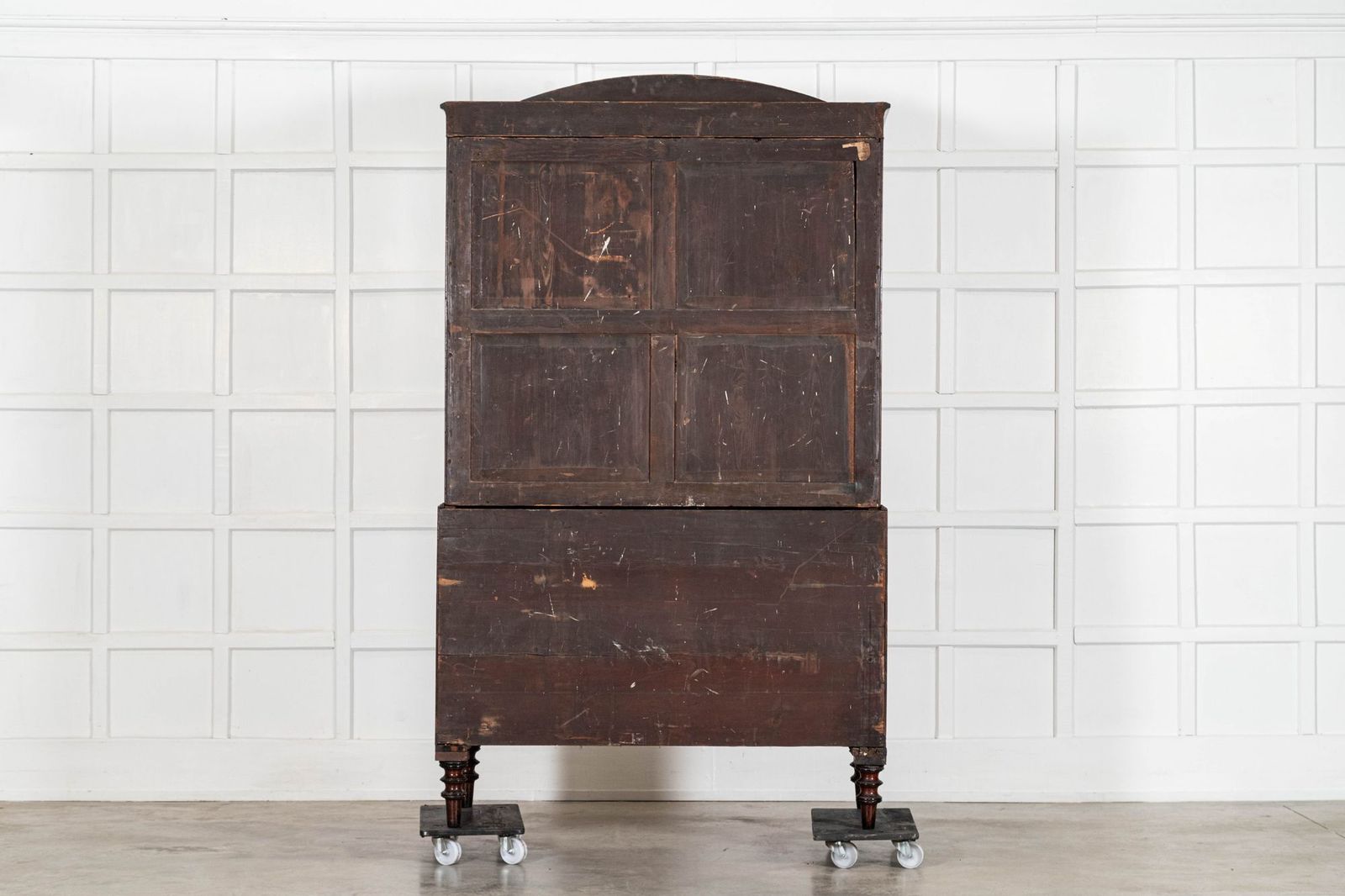 photo vinterior Georgian English Arched Mahogany Inlaid Linen Press
