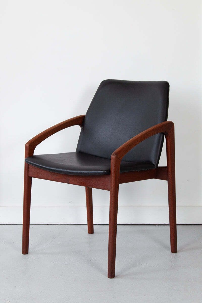 Model 23 Carver Chair By Henning Kjærnulf, Danish, Mid Century photo vinterior