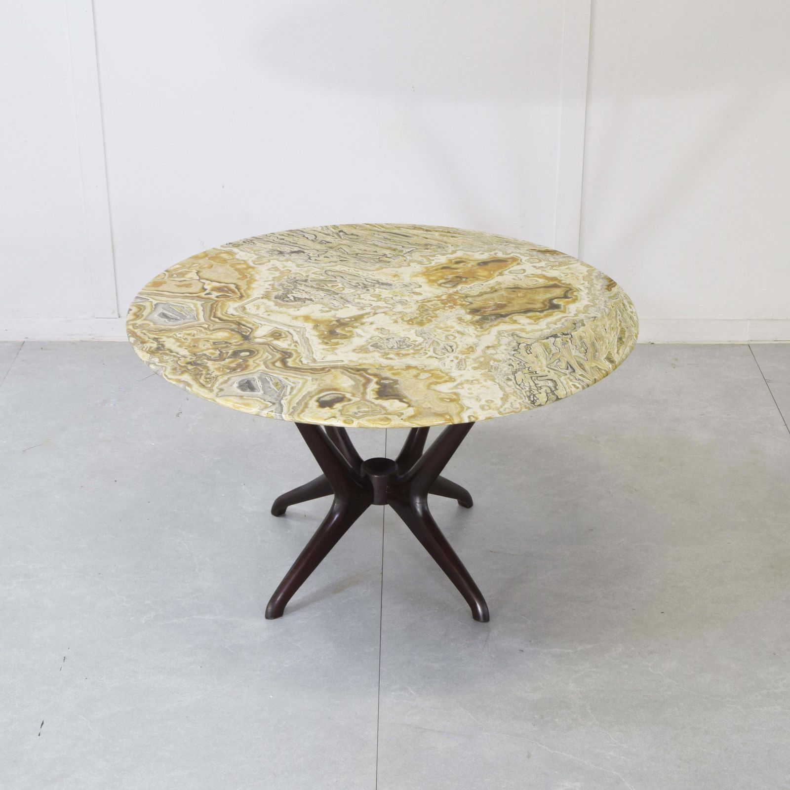 Enrico Ciuti Coffee Table For Cassina 1950s. photo furniture