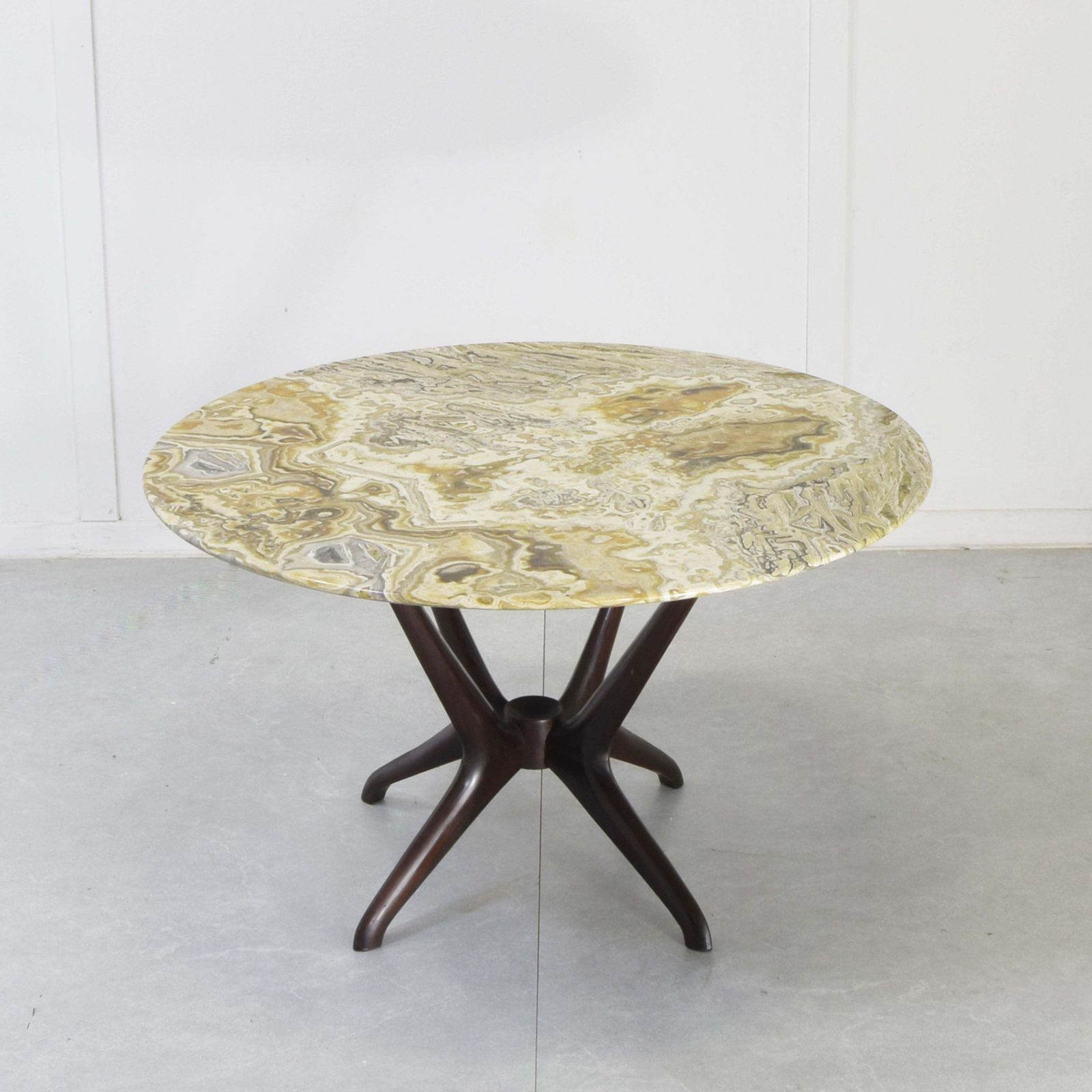 Enrico Ciuti Coffee Table For Cassina 1950s. photo vintage