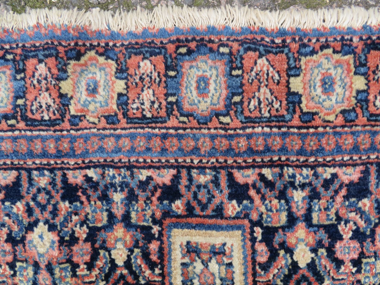 Kurdish Senneh Rug. 135cm X 102cm. photo Textiles