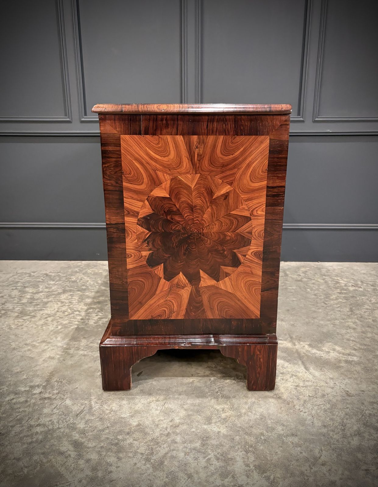 photo buy Early 18th Century Kingwood Oyster Chest Of Drawers