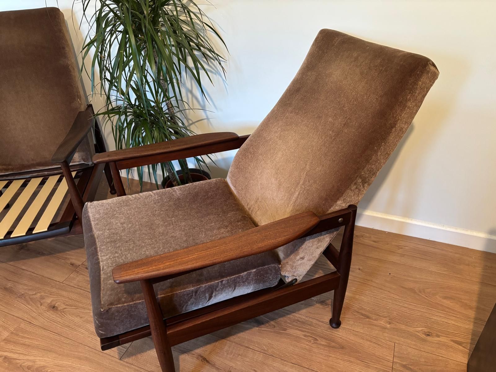 Pair Of “Manhattan” High Back Reclining Arm Chairs By Guy Roger photo vinterior