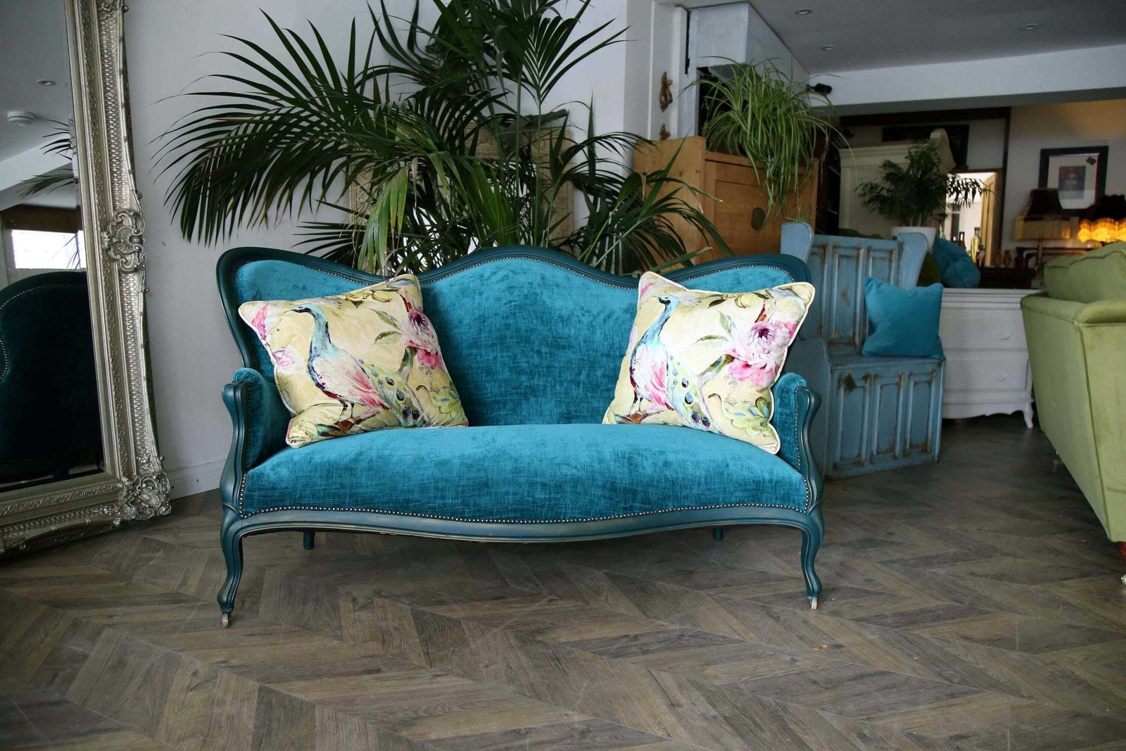 Teal Velvet Salon Sofa: Elegant Statement Piece