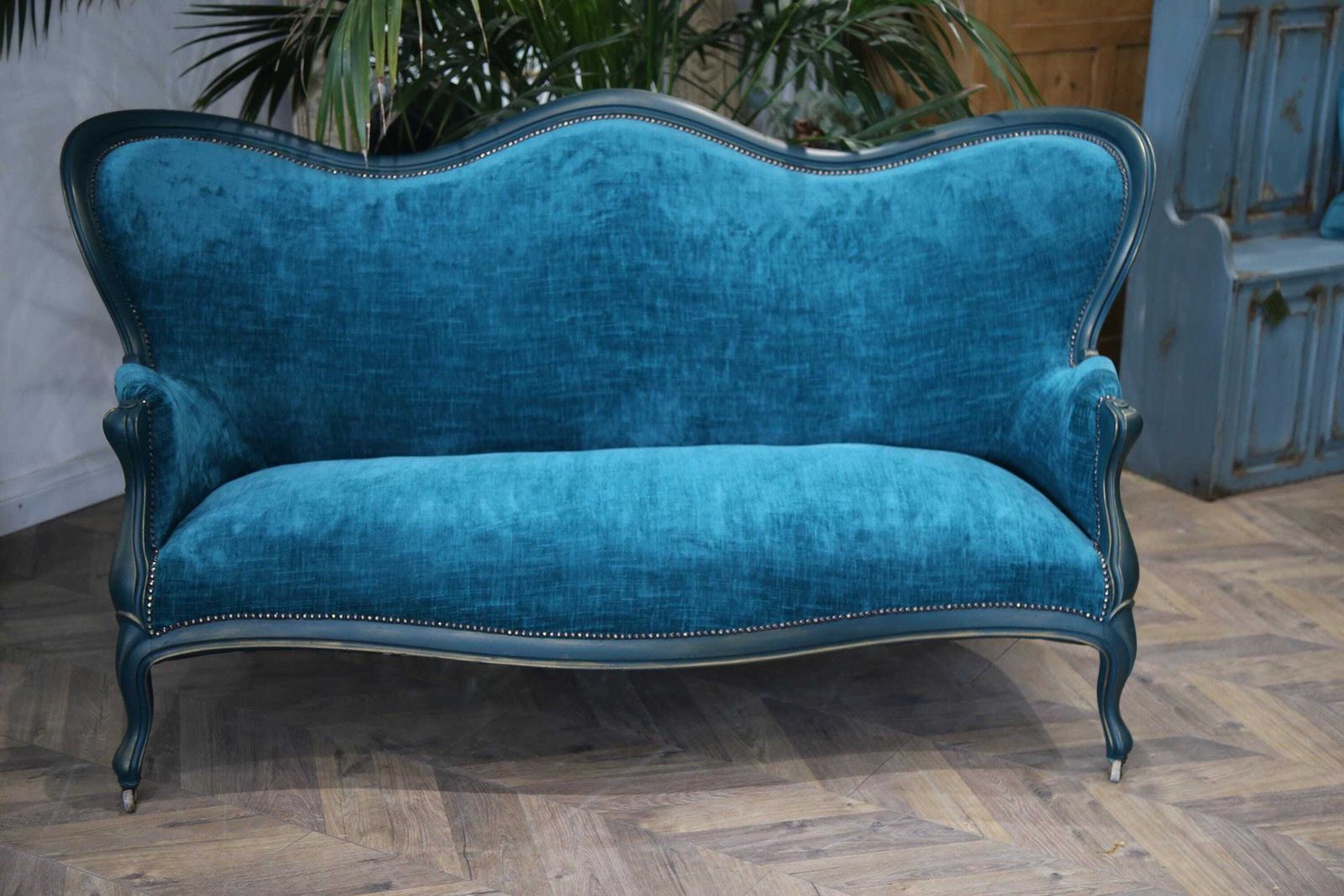 Teal Velvet Salon Sofa: Elegant Statement Piece photo furniture