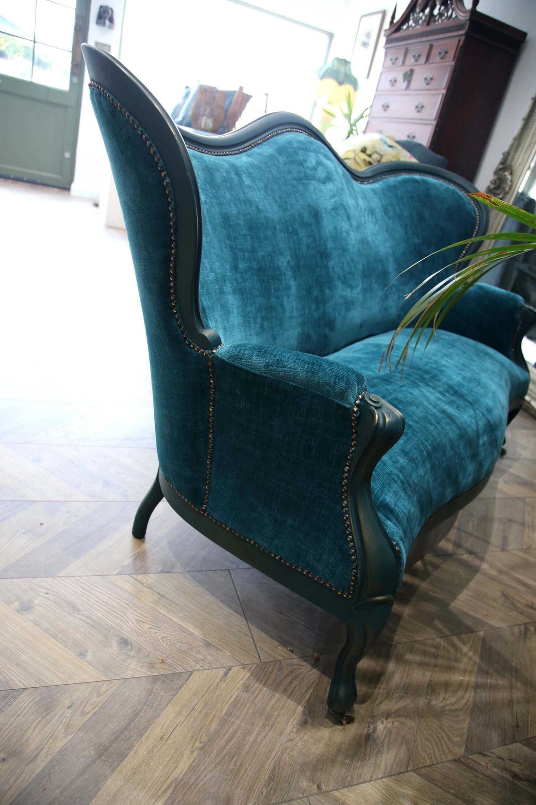Teal Velvet Salon Sofa: Elegant Statement Piece photo Furniture